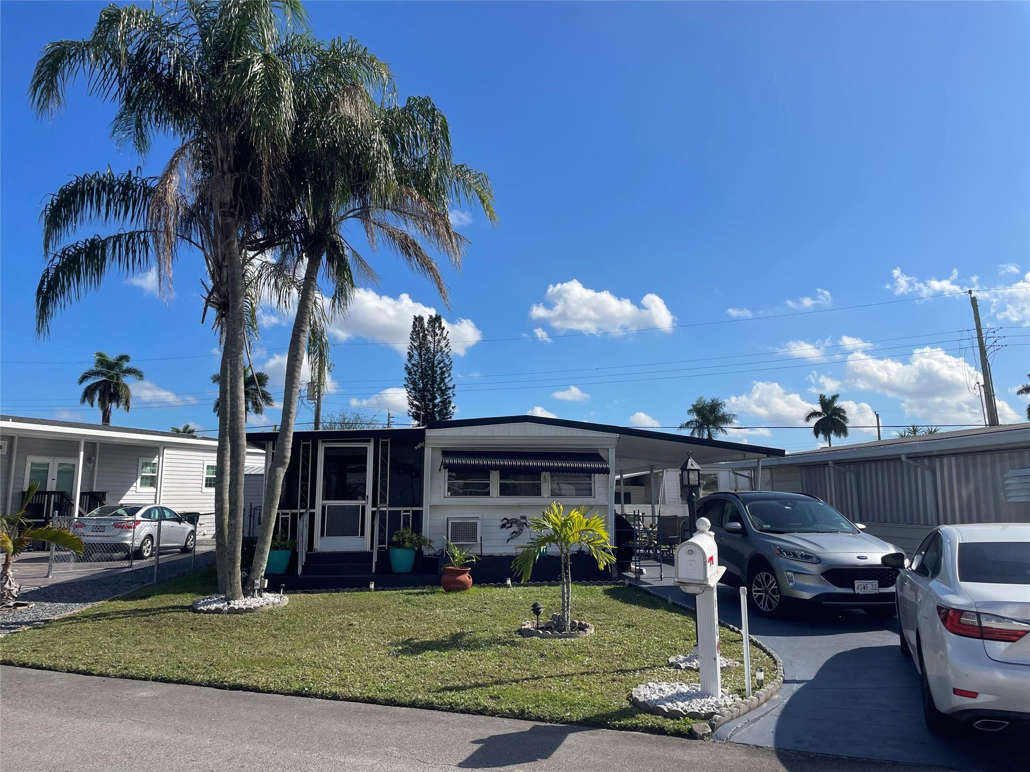 Foto de propiedad en 8610 SW 18th Court, Davie, FL 33324 Davie con MLS# 