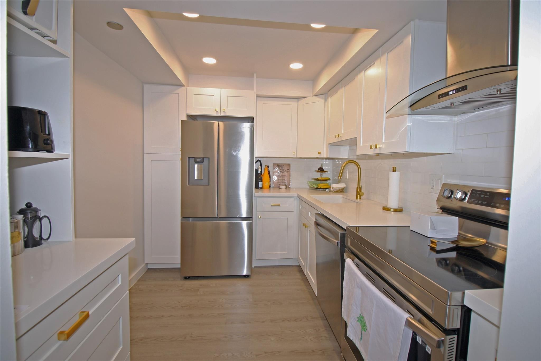 Foto de propiedad en 1100 Saint Charles Place 521, Pembroke Pines, FL 33026 Pembroke Pines con MLS# 
