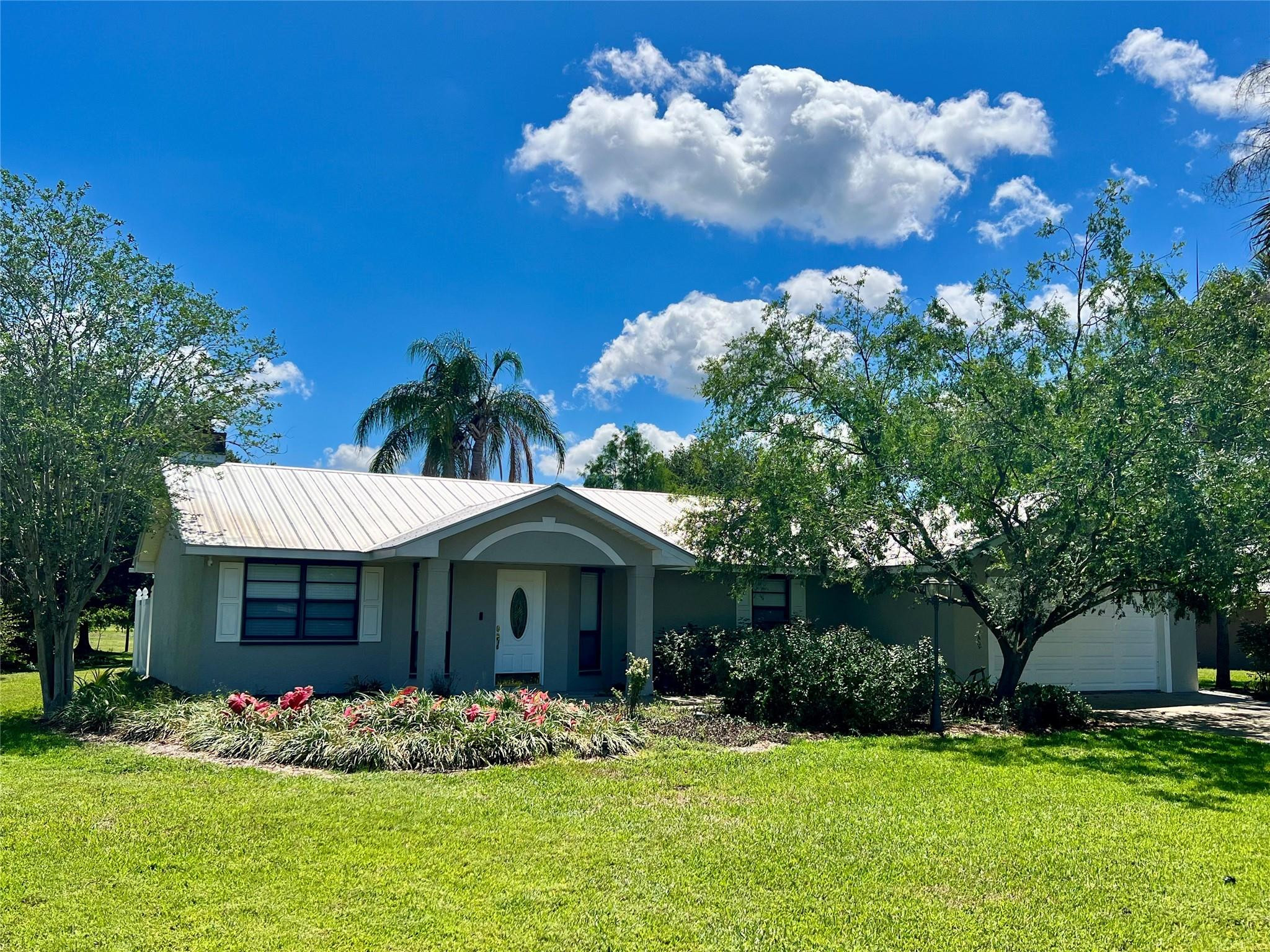 Foto de propiedad en 352 SW 85th Avenue, Okeechobee, FL 34974 Okeechobee con MLS# 