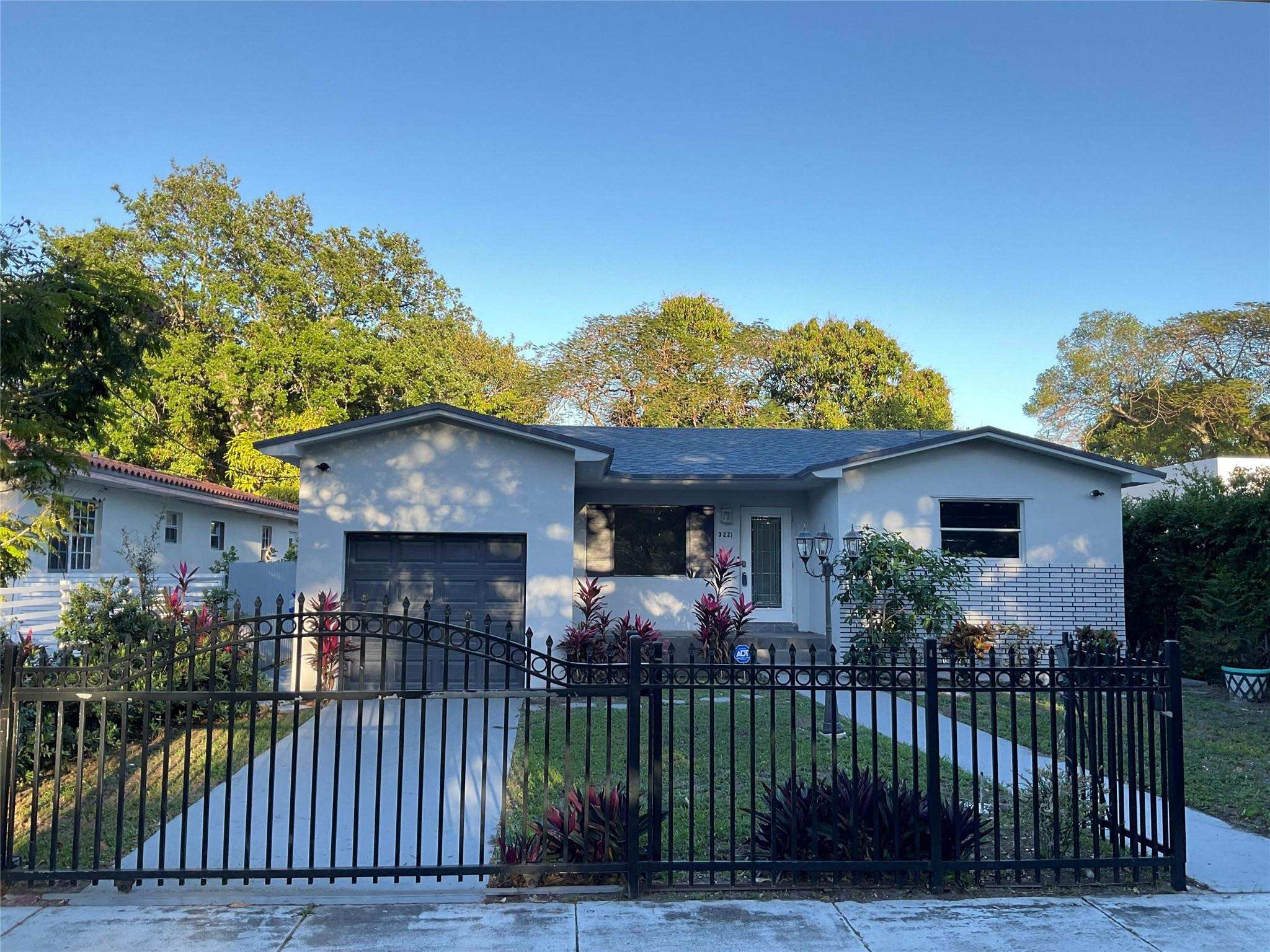 Foto de propiedad en 3221 NW 11th Court, Miami, FL 33127 Miami con MLS# 