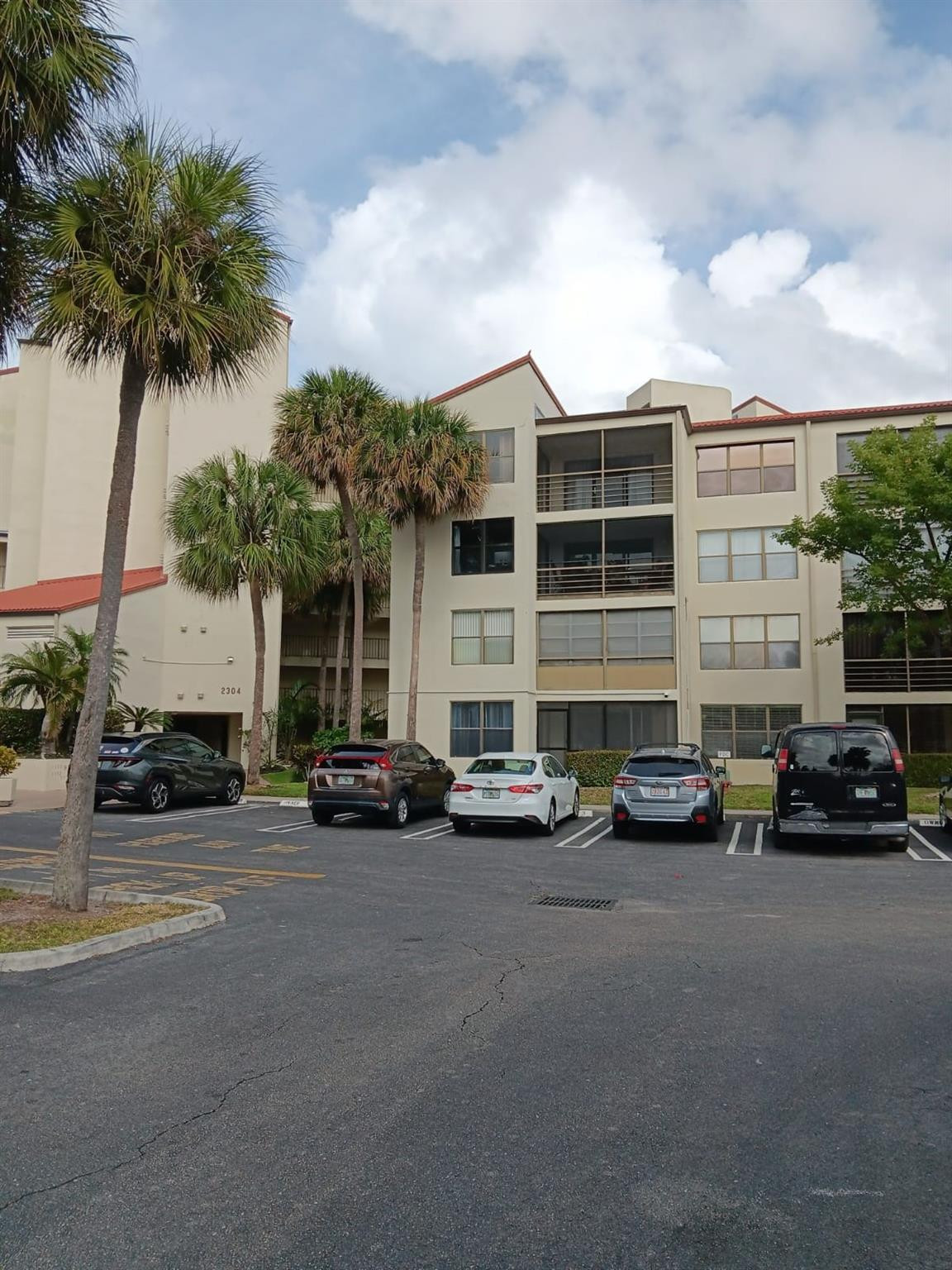 Foto de propiedad en 2304 S Cypress Bend Drive 313, Pompano Beach, FL 33069 Pompano Beach con MLS# 