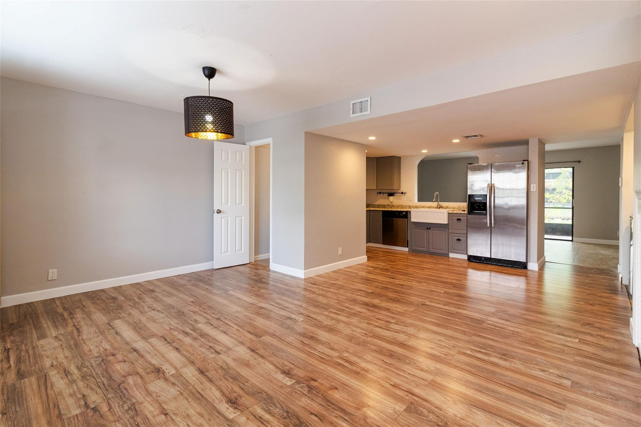 Foto de propiedad en 9417 NW 42nd Street, Sunrise, FL 33351 Sunrise con MLS# 