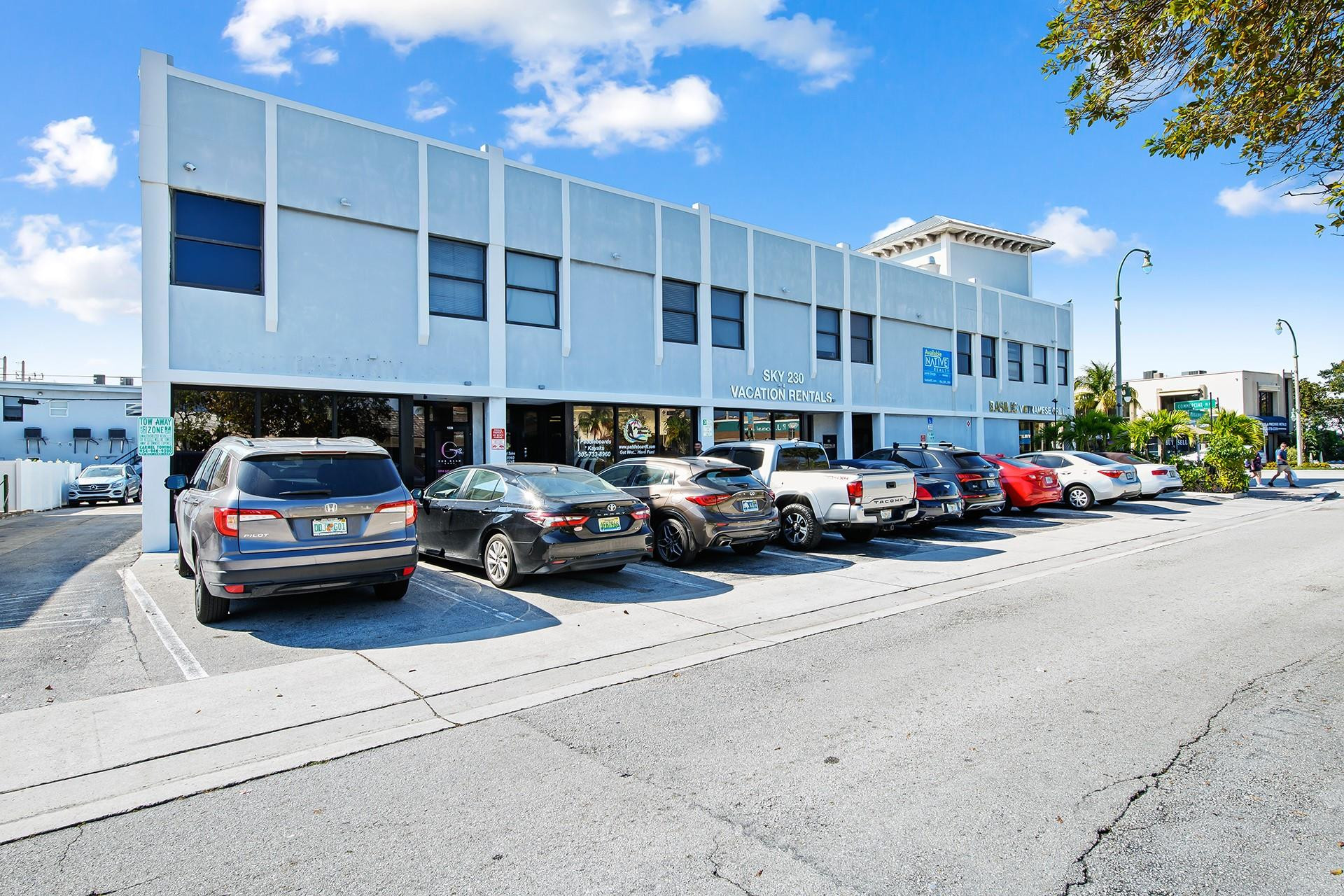 Foto de propiedad en 222 E Commercial Boulevard, Lauderdale-By-The-Sea, FL 33308 Lauderdale-By-The-Sea con MLS# 