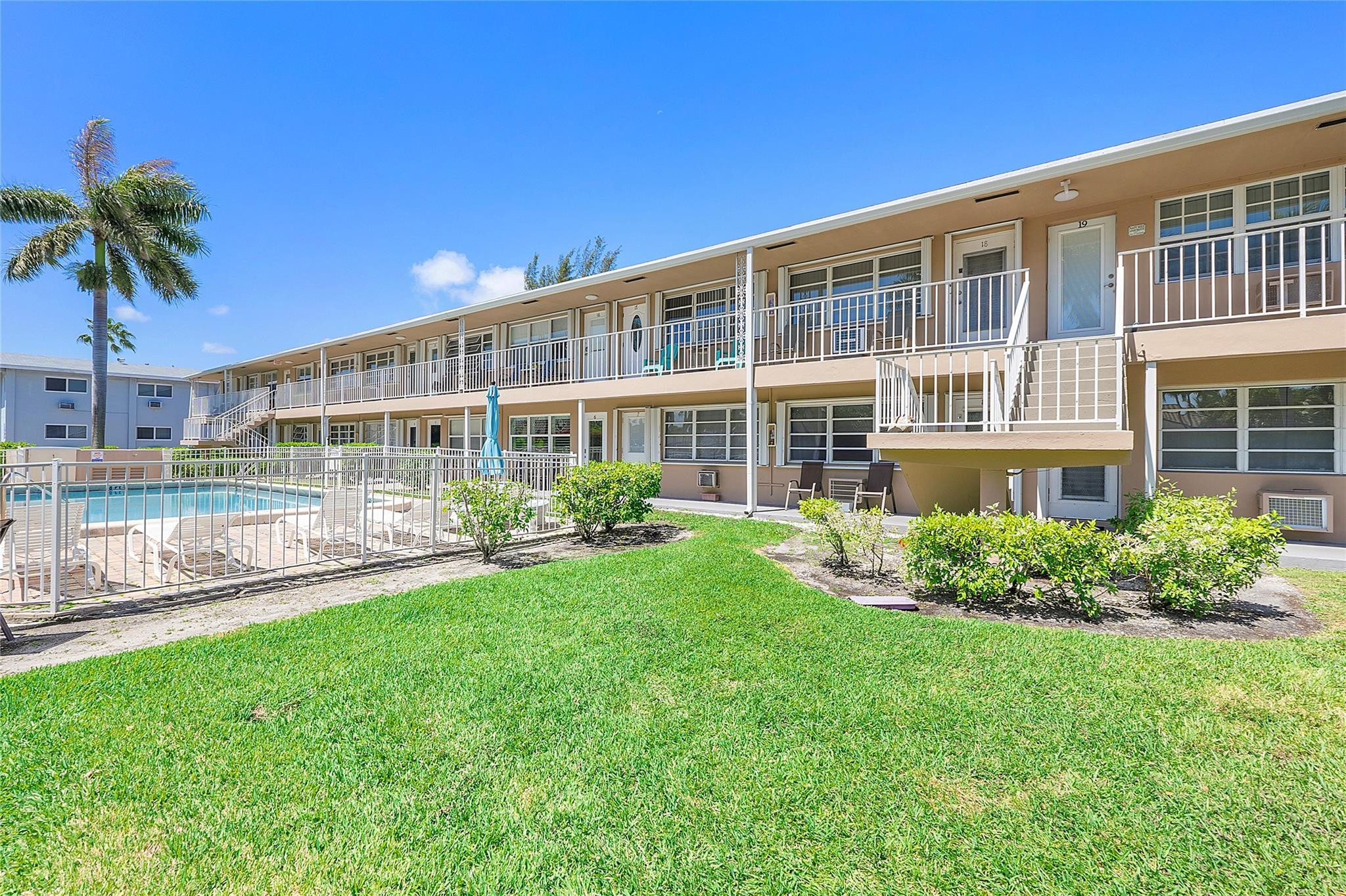Foto de propiedad en 500 Layne Boulevard 6, Hallandale Beach, FL 33009 Hallandale Beach con MLS# 