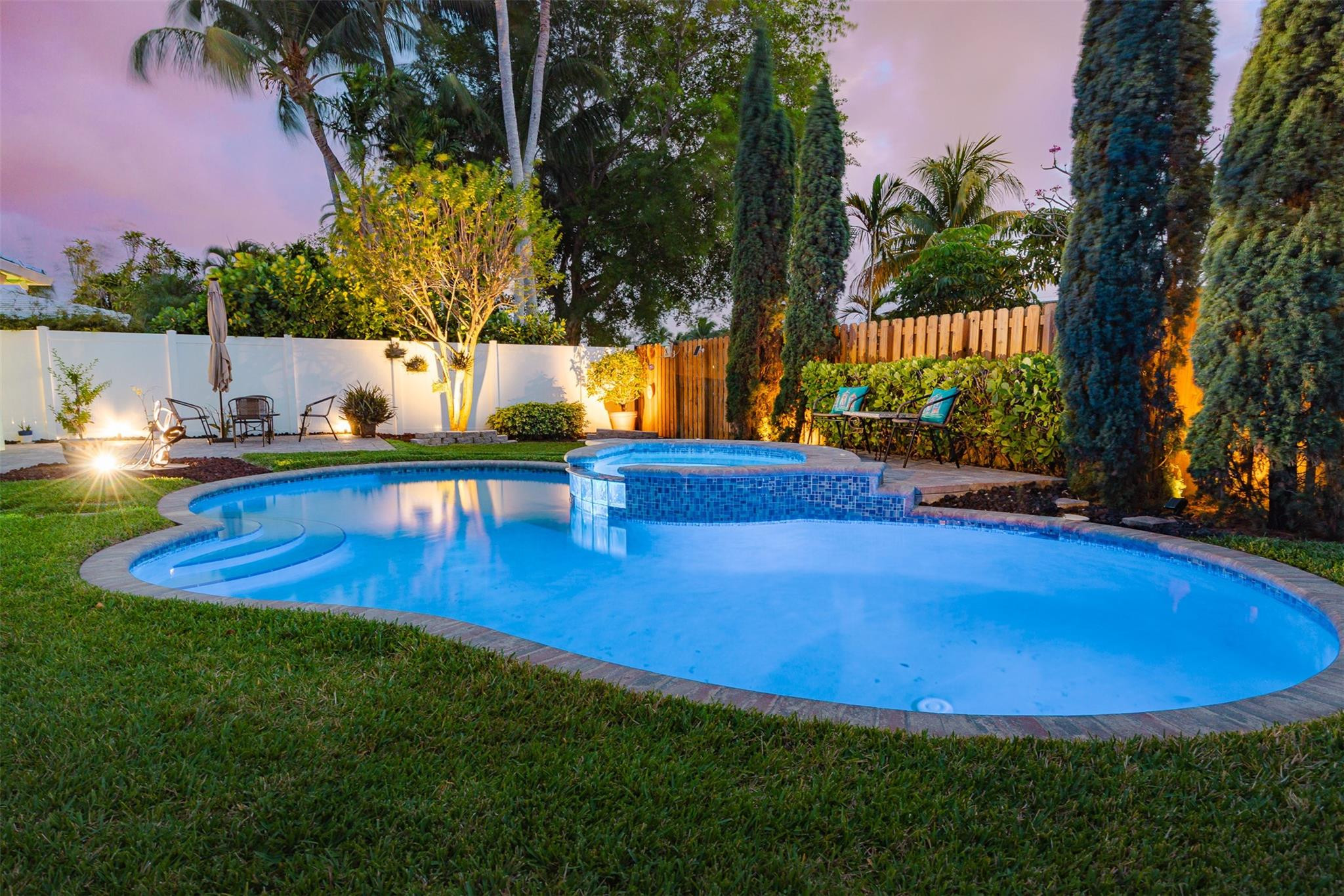 Foto de propiedad en 1924 NE 18th Street, Fort Lauderdale, FL 33305 Fort Lauderdale con MLS# 