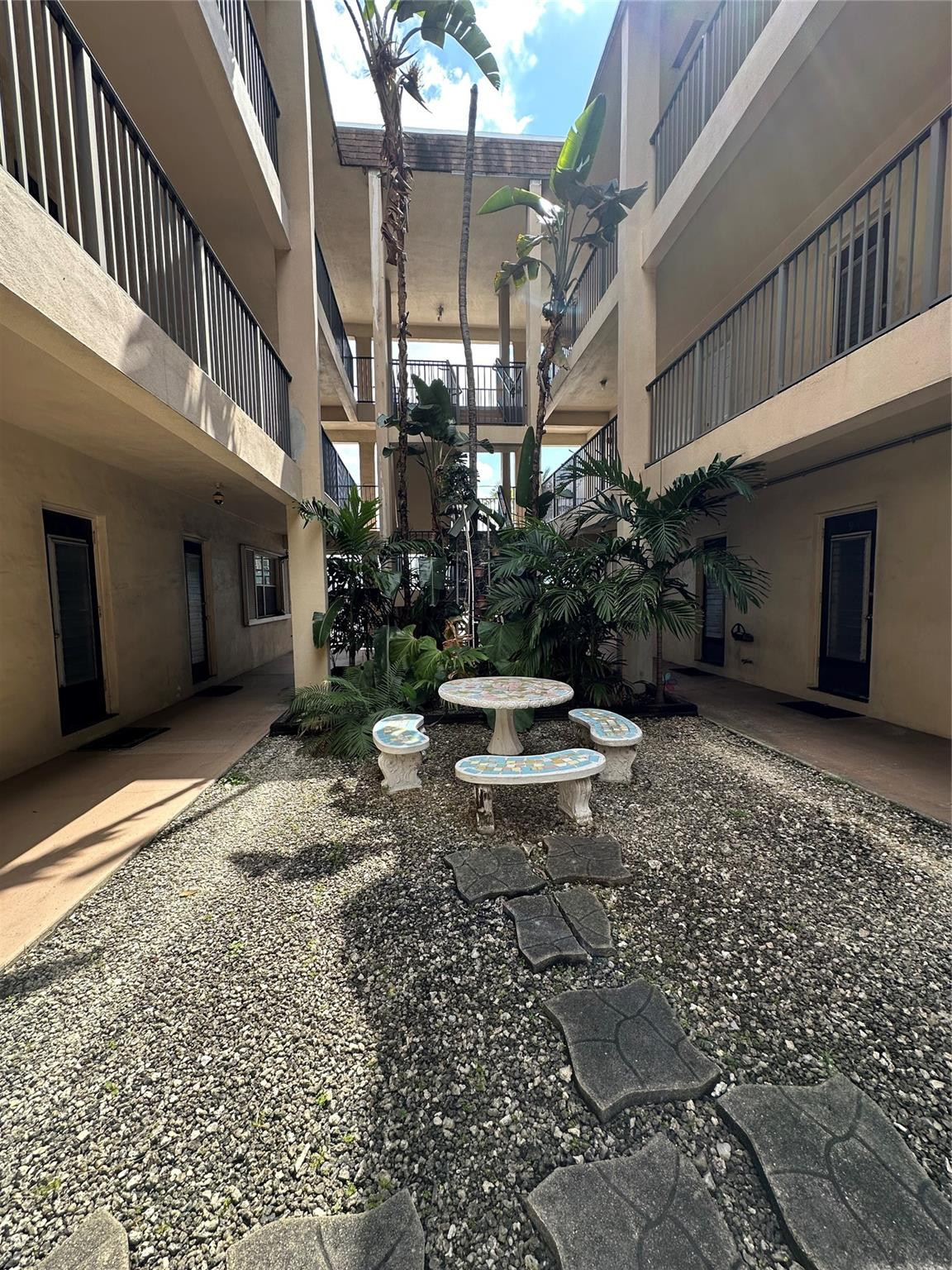 Foto de propiedad en 348 S Federal Highway 6, Dania Beach, FL 33004 Dania Beach con MLS# 