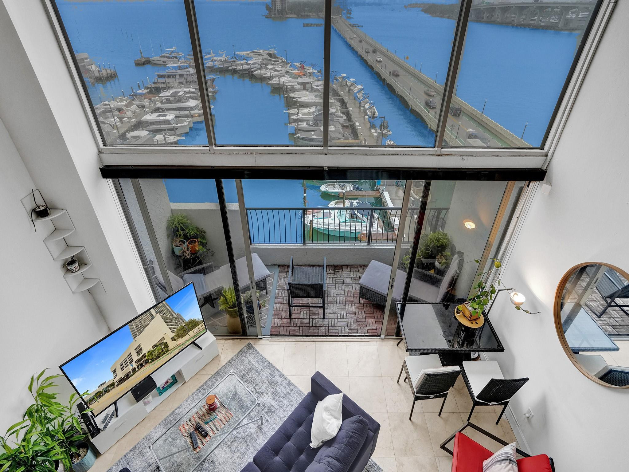 Foto de propiedad en 555 NE 15th Street T4(704), Miami, FL 33132 Miami con MLS# 