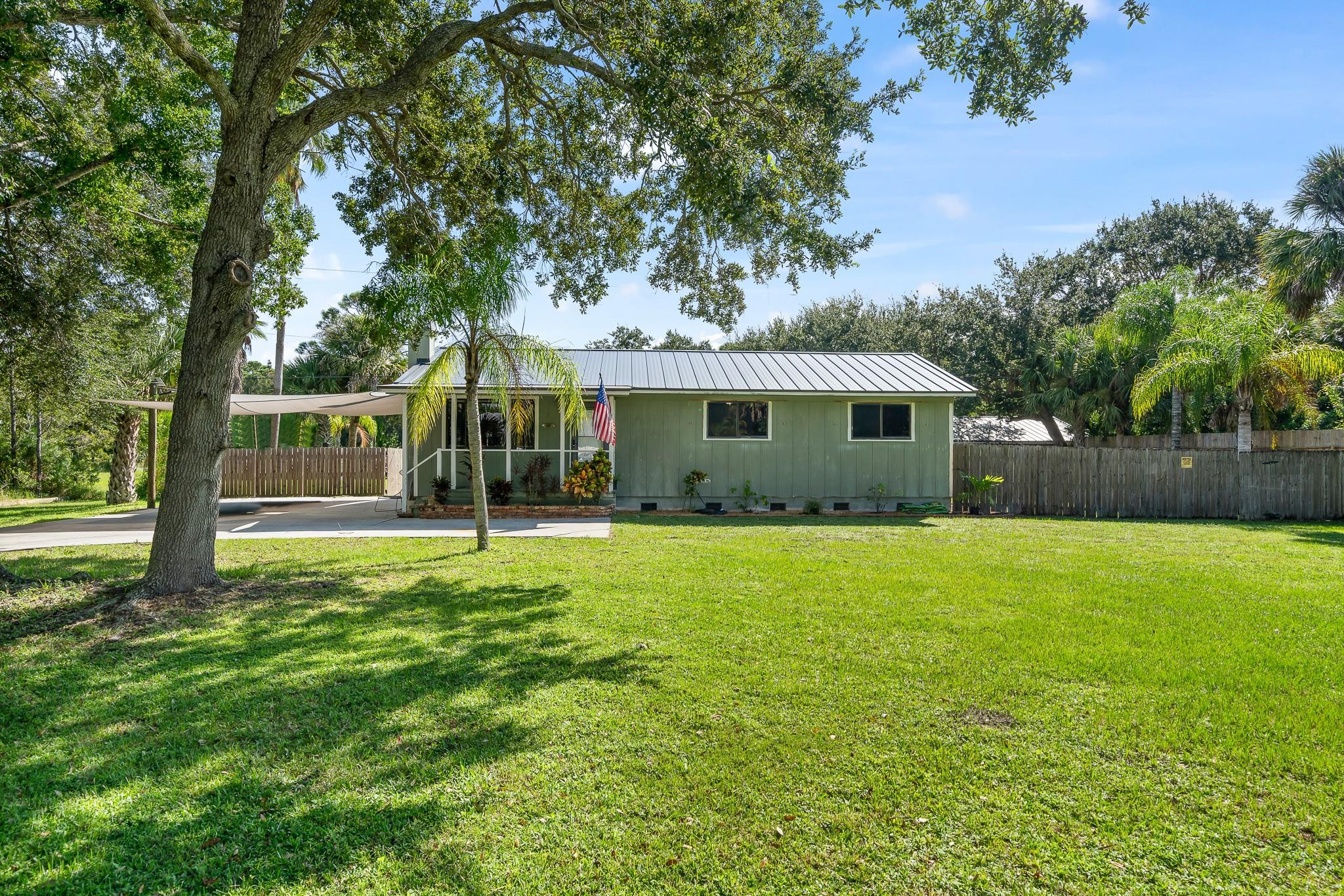 Foto de propiedad en 9633 Honeysuckle, FL 32976  con MLS# 