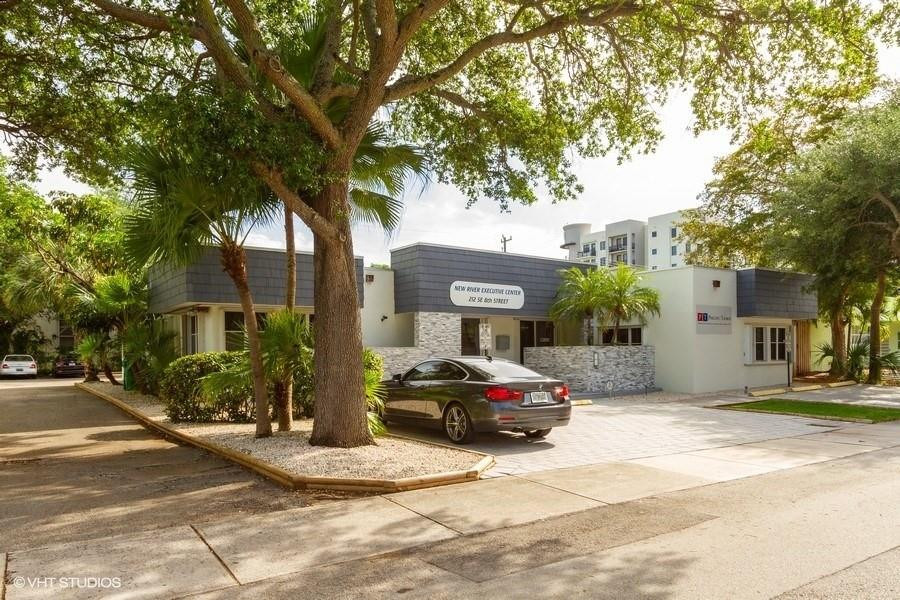 Foto de propiedad en 212 SE 8th Street, Fort Lauderdale, FL 33316 Fort Lauderdale con MLS# 