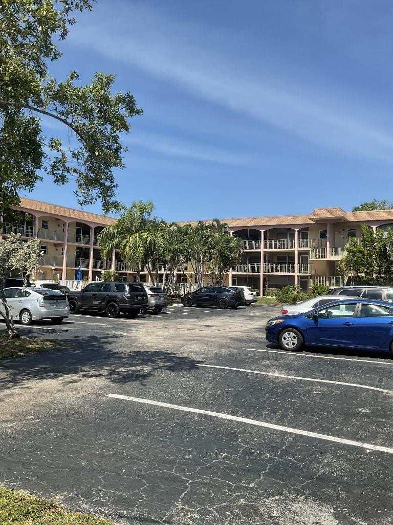 Foto de propiedad en 100 SE 6th Avenue 206, Pompano Beach, FL 33060 Pompano Beach con MLS# 