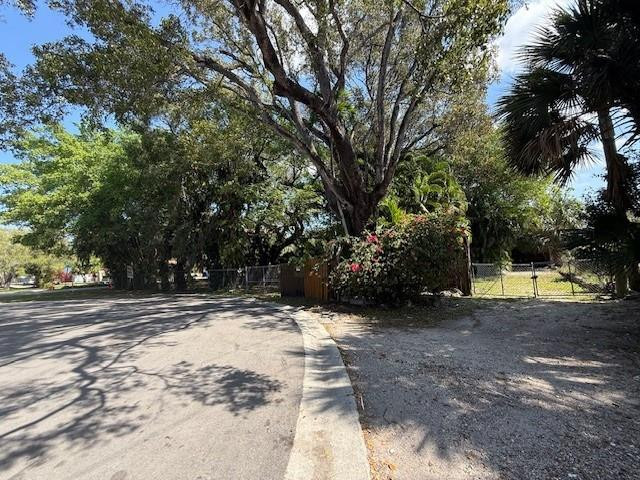 Foto de propiedad en 3340 SW 15th Avenue, Fort Lauderdale, FL 33315 Fort Lauderdale con MLS# 