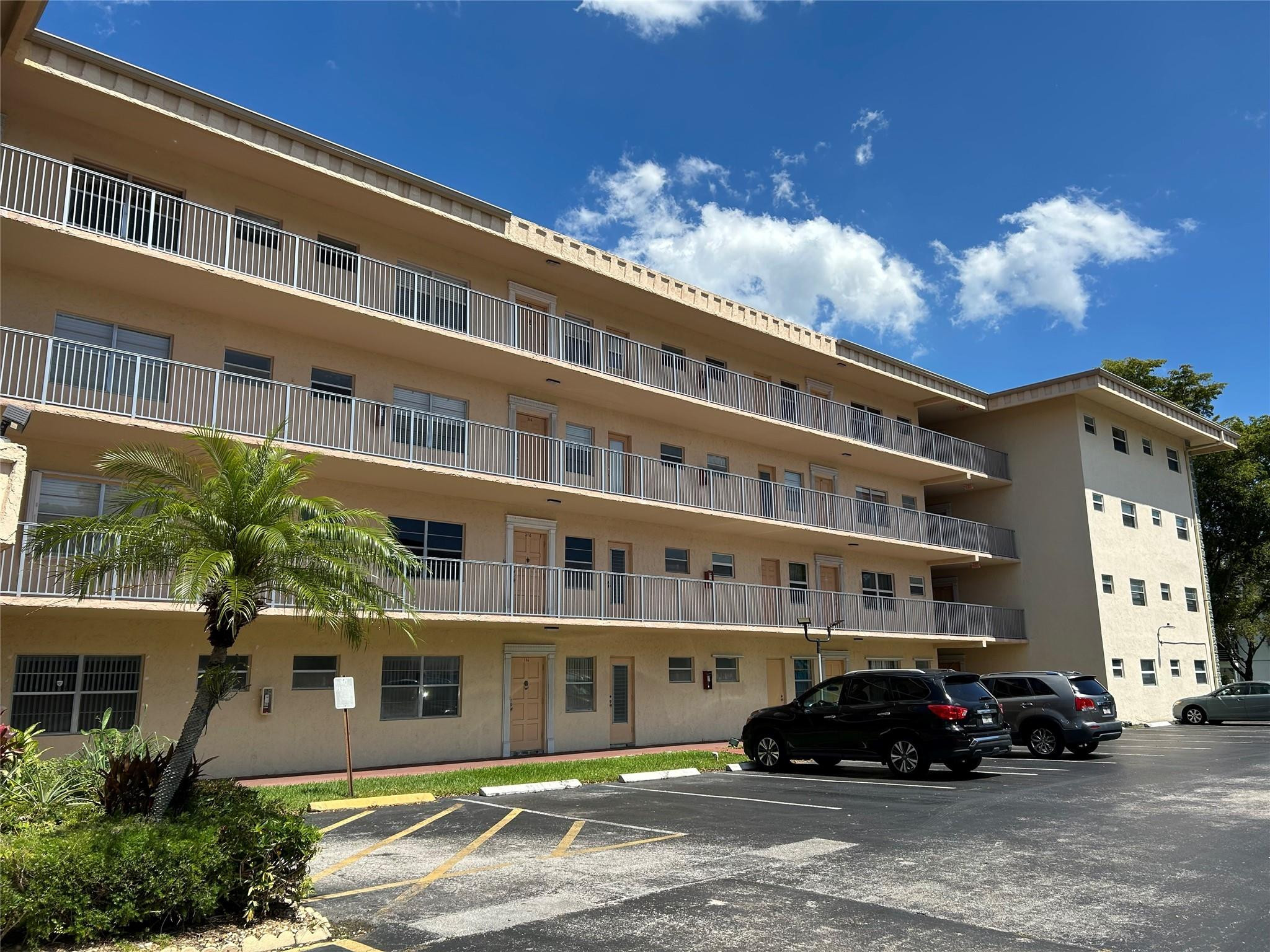 Foto de propiedad en 4191 NW 41st Street 312, Lauderdale Lakes, FL 33319 Lauderdale Lakes con MLS# 