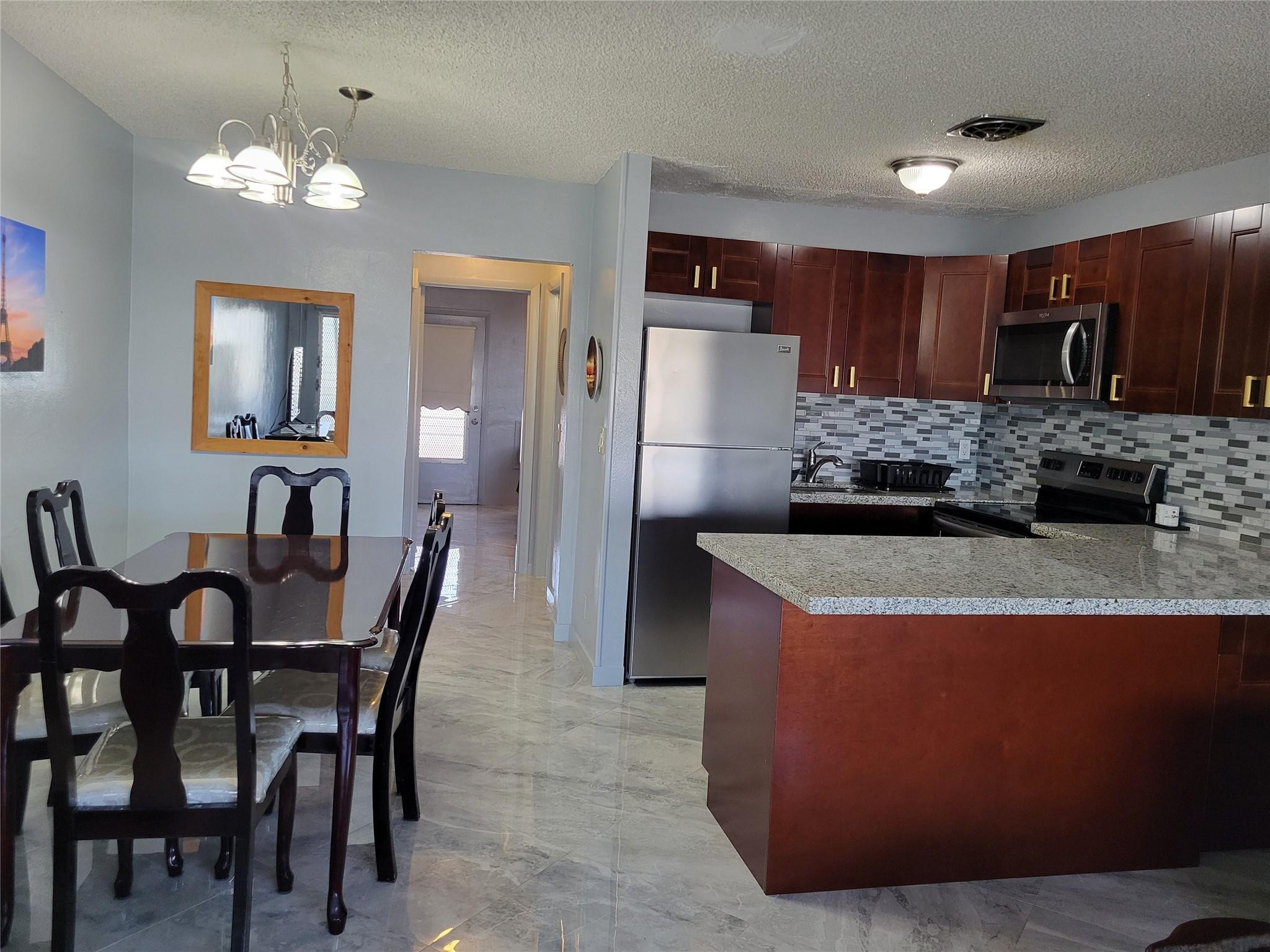 Foto de propiedad en 800 SW 11th Avenue 17, Hallandale Beach, FL 33009 Hallandale Beach con MLS# 