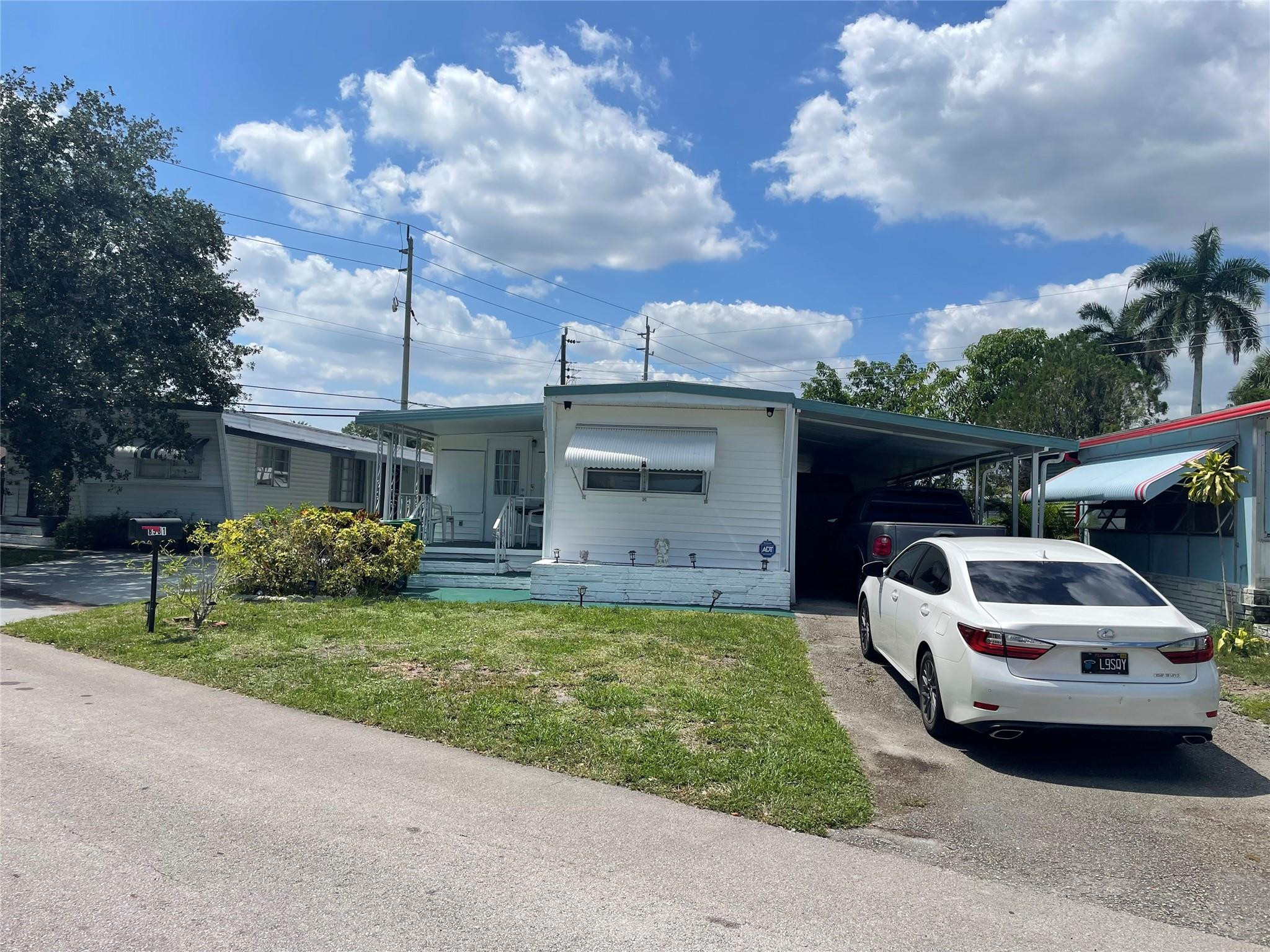 Foto de propiedad en 8581 SW 20th Place, Davie, FL 33324 Davie con MLS# 