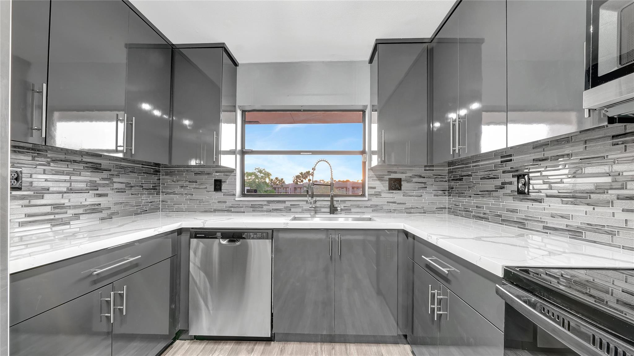 Foto de propiedad en 10433 Sunrise Lakes Boulevard 409, Sunrise, FL 33322 Sunrise con MLS# 