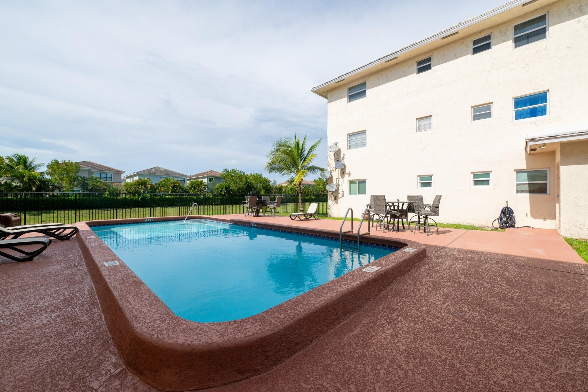 Foto de propiedad en 8821 NW 38th Drive 205a, Coral Springs, FL 33065 Coral Springs con MLS# 