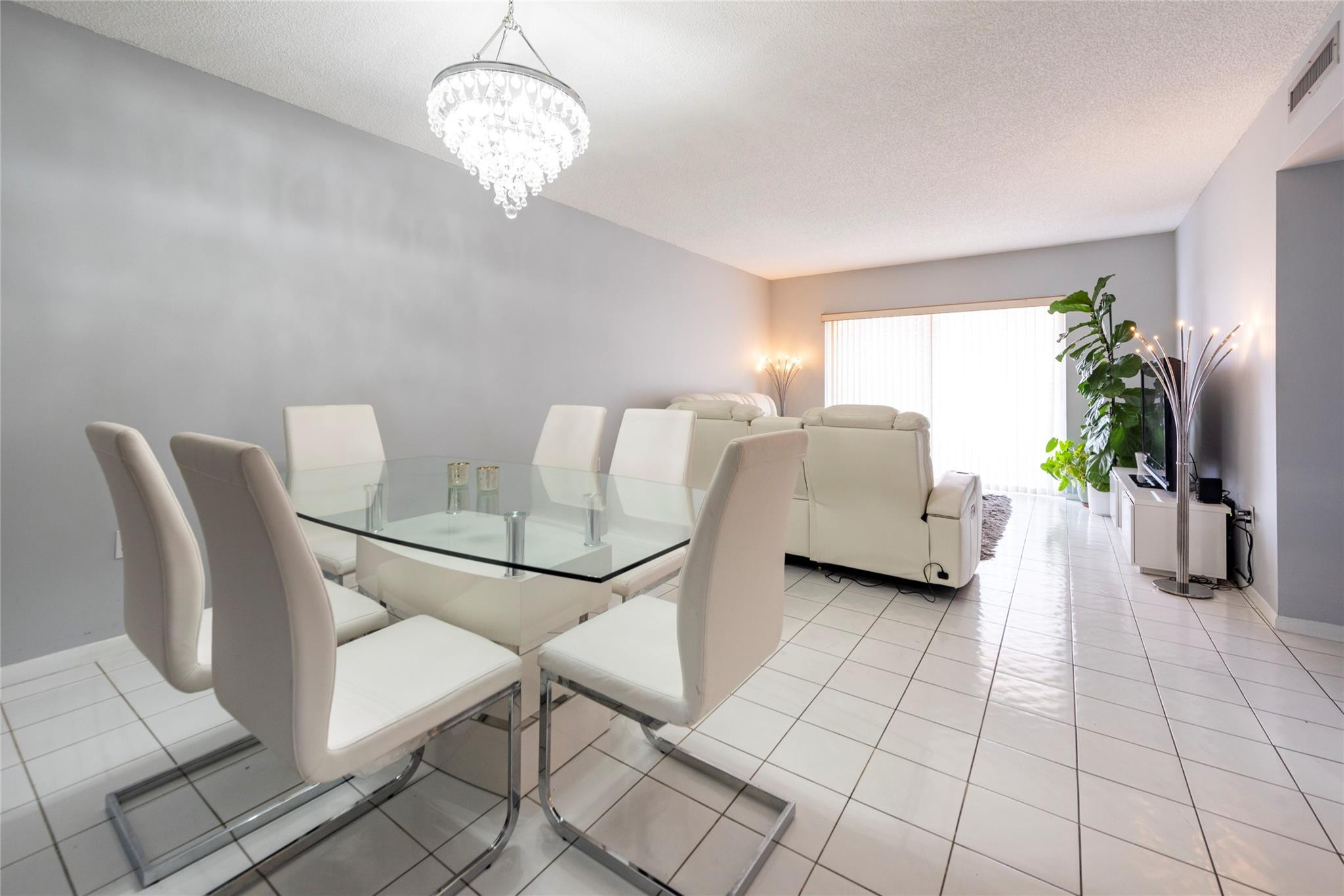 Foto de propiedad en 3850 Washington Street 710, Hollywood, FL 33021 Hollywood con MLS# 