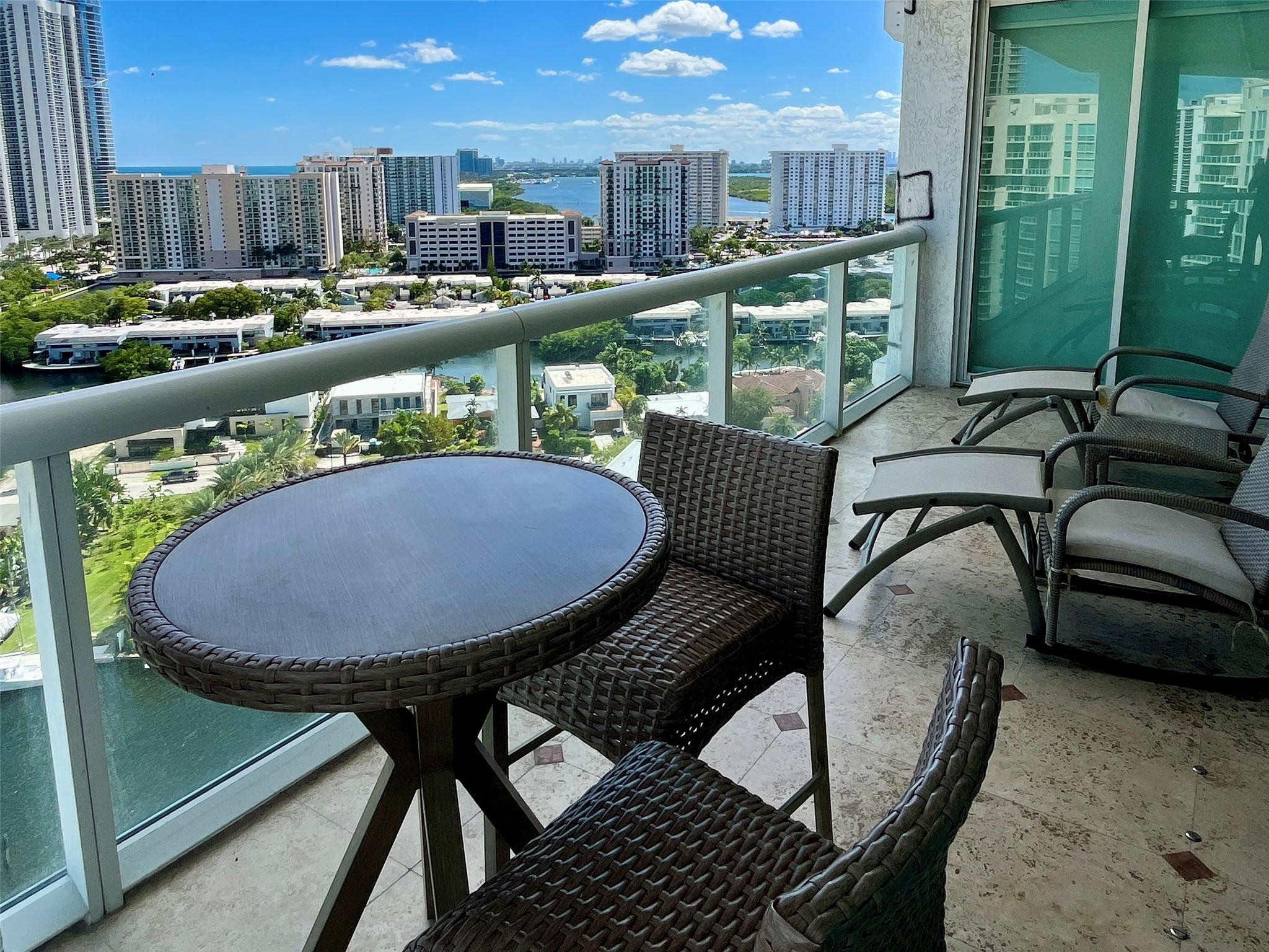 Foto de propiedad en 16500 Collins Avenue 2052, Sunny Isles Beach, FL 33160 Sunny Isles Beach con MLS# 