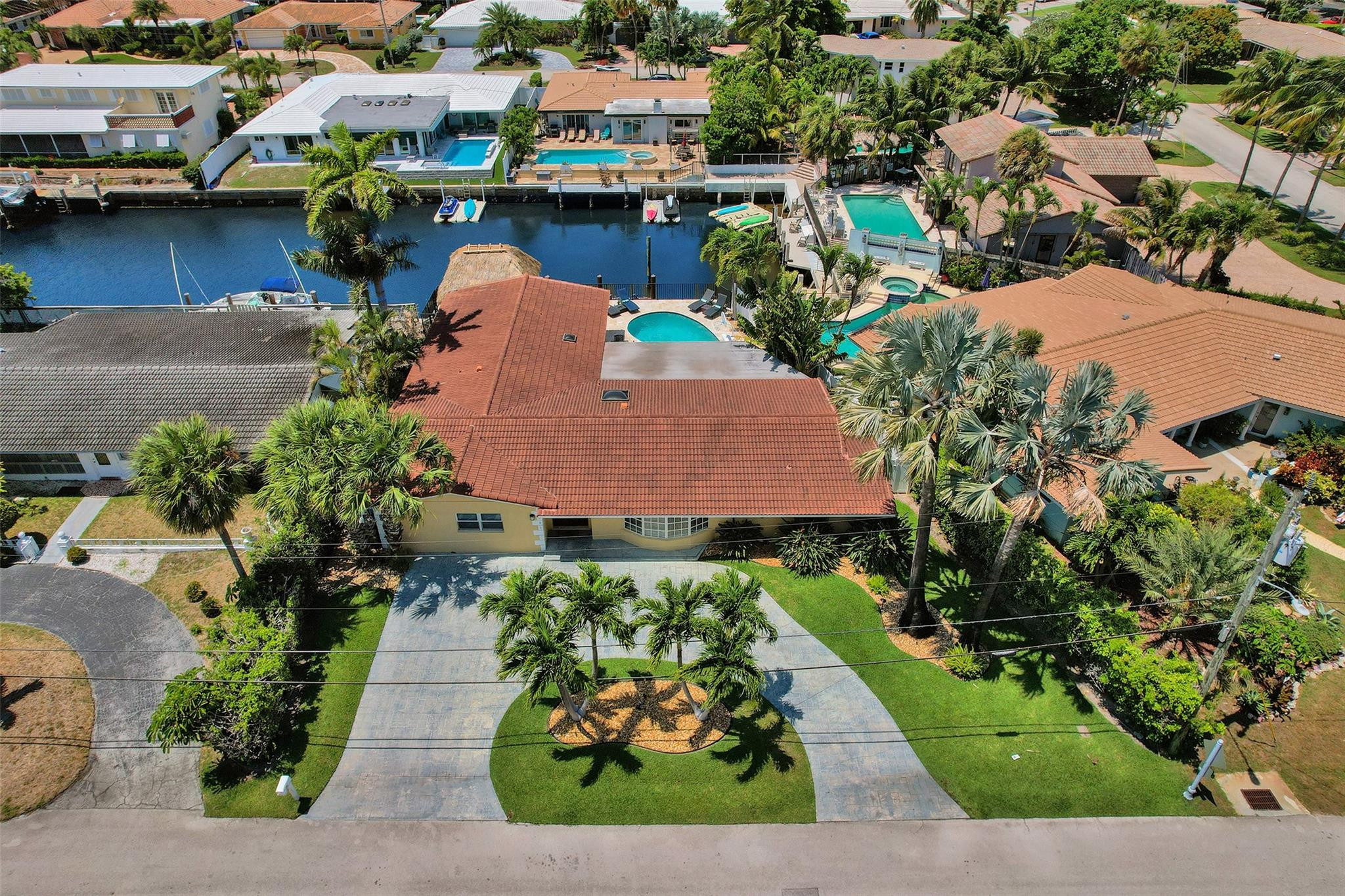 Foto de propiedad en 2051 Coral Reef Drive, Lauderdale-By-The-Sea, FL 33062 Lauderdale-By-The-Sea con MLS# 