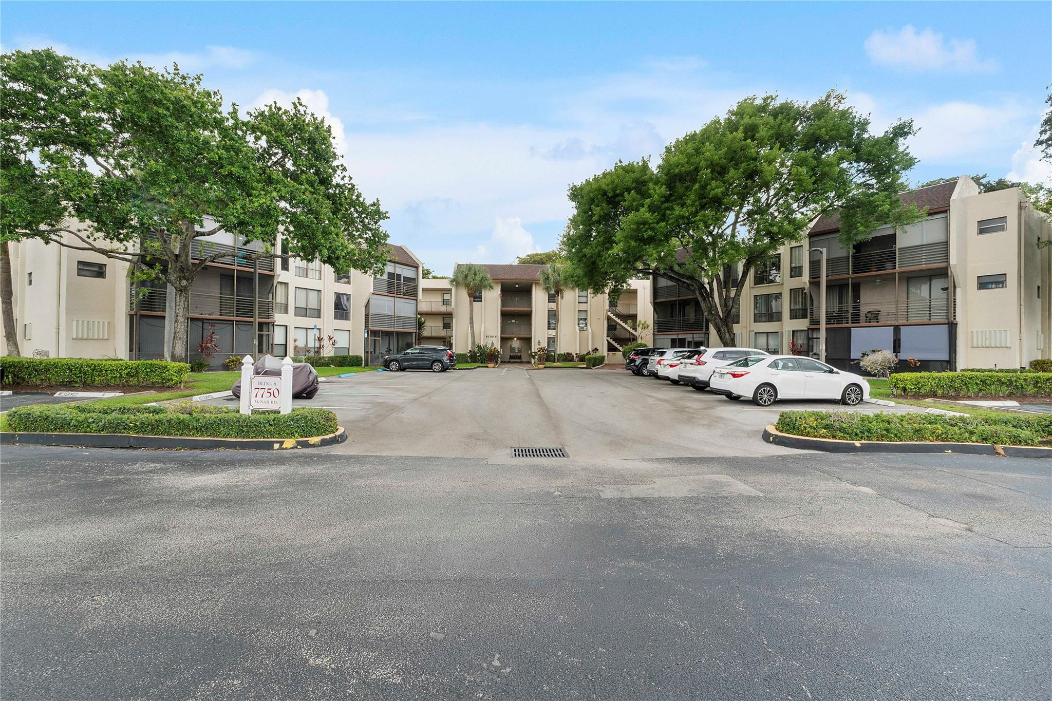 Foto de propiedad en 7750 W Mcnab Road 203, Tamarac, FL 33321 Tamarac con MLS# 