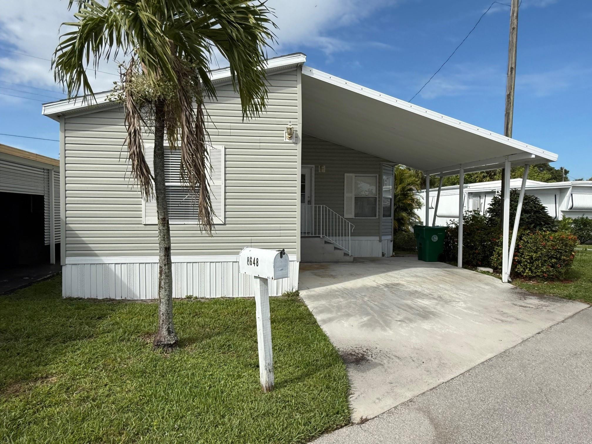 Foto de propiedad en 8648 SW 16th Place, Davie, FL 33324 Davie con MLS# 
