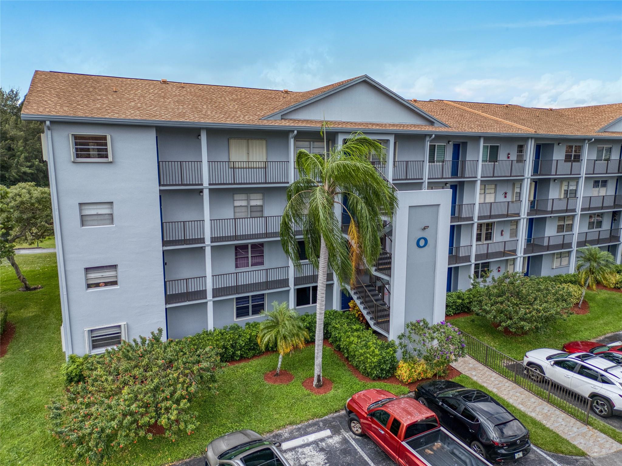 Foto de propiedad en 800 SW 125th Way 202, Pembroke Pines, FL 33027 Pembroke Pines con MLS# 