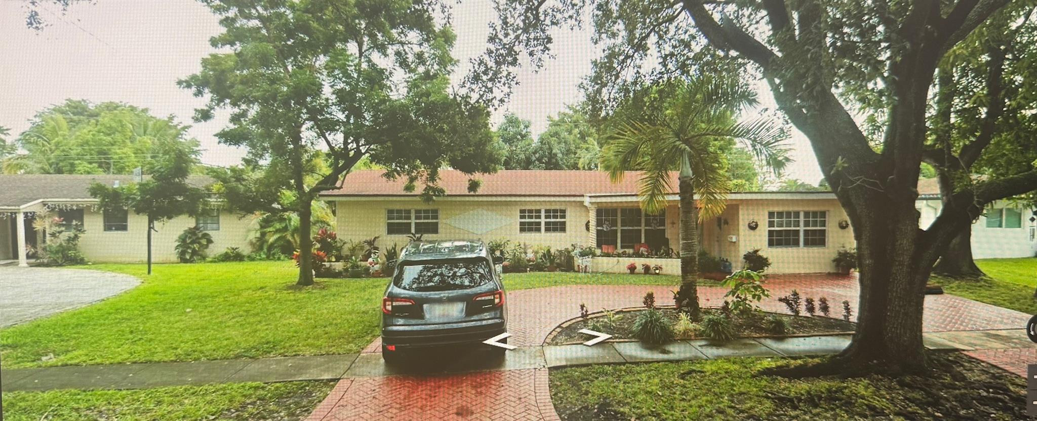 Foto de propiedad en 5620 Monroe Street, Hollywood, FL 33023 Hollywood con MLS# 