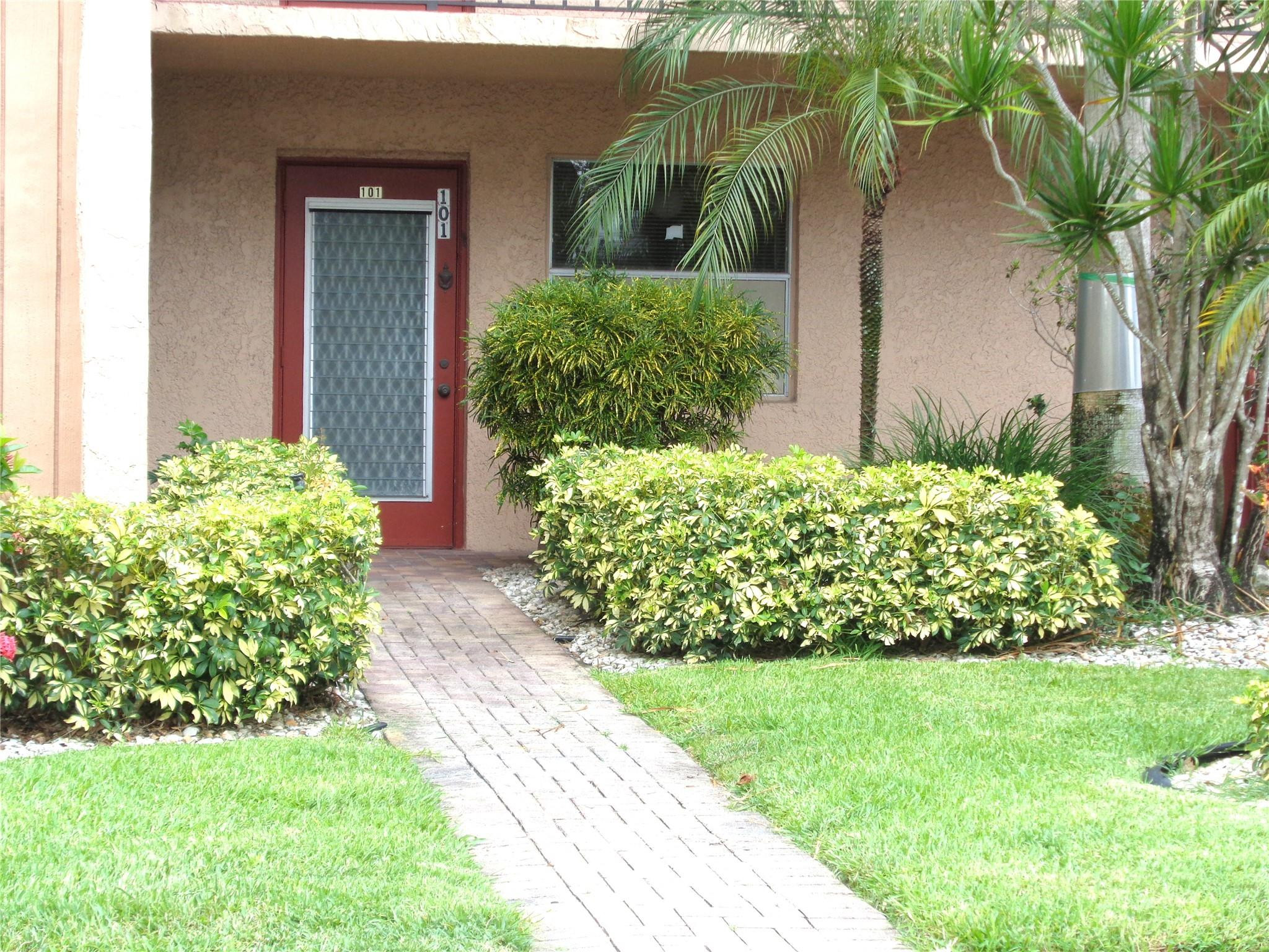Foto de propiedad en 7320 Lake Circle Drive 101, Margate, FL 33063 Margate con MLS# 