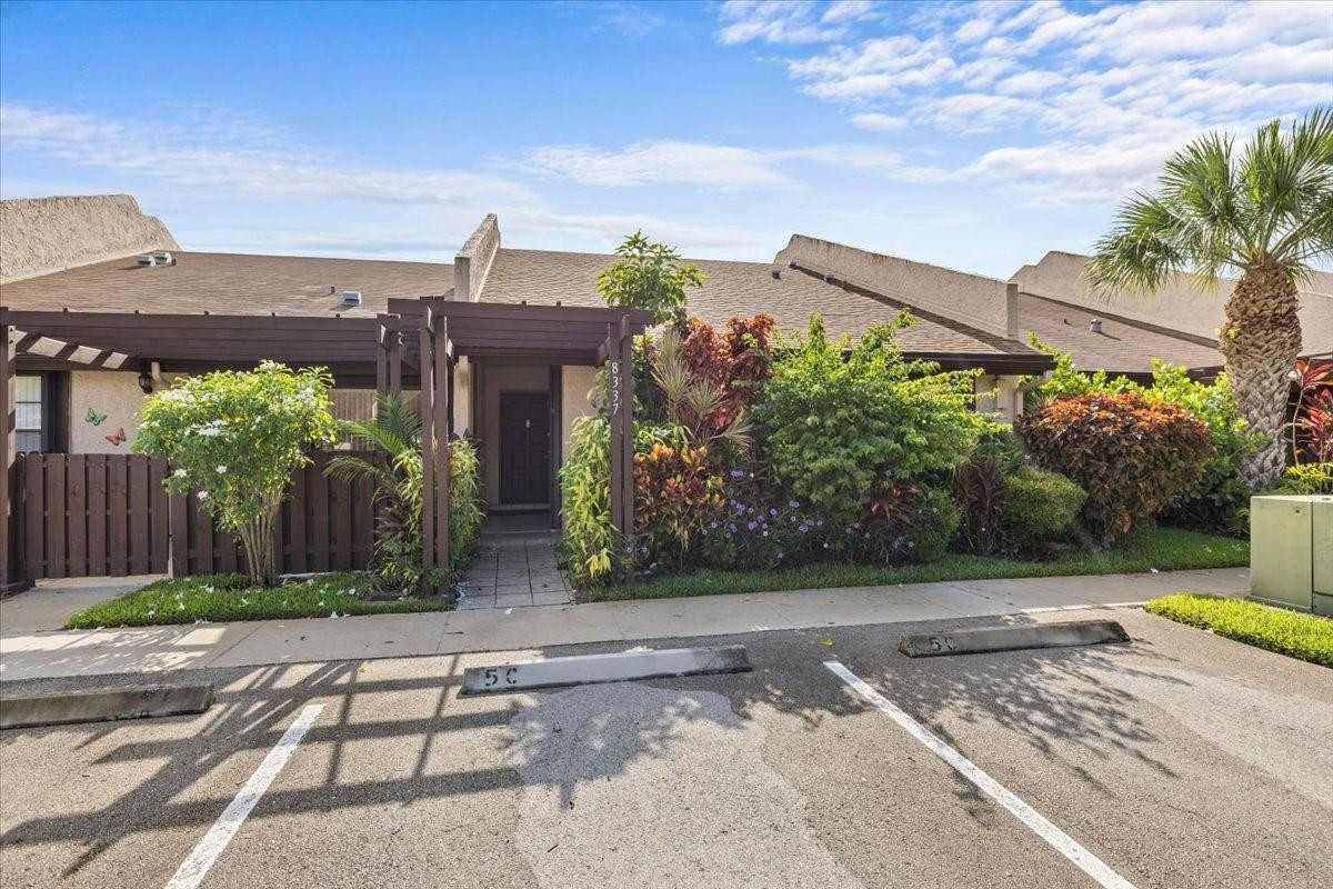 Foto de propiedad en 8337 NW 37th Place 8337, Sunrise, FL 33351 Sunrise con MLS# 