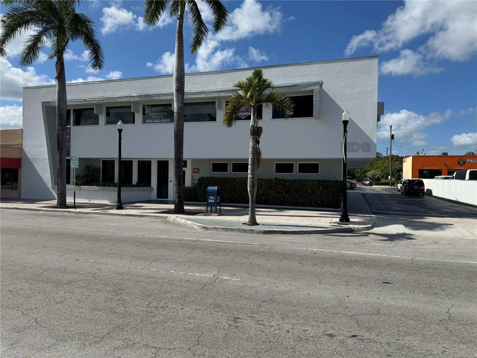 Foto de propiedad en 2719 Hollywood Boulevard, Hollywood, FL 33020 Hollywood con MLS# 