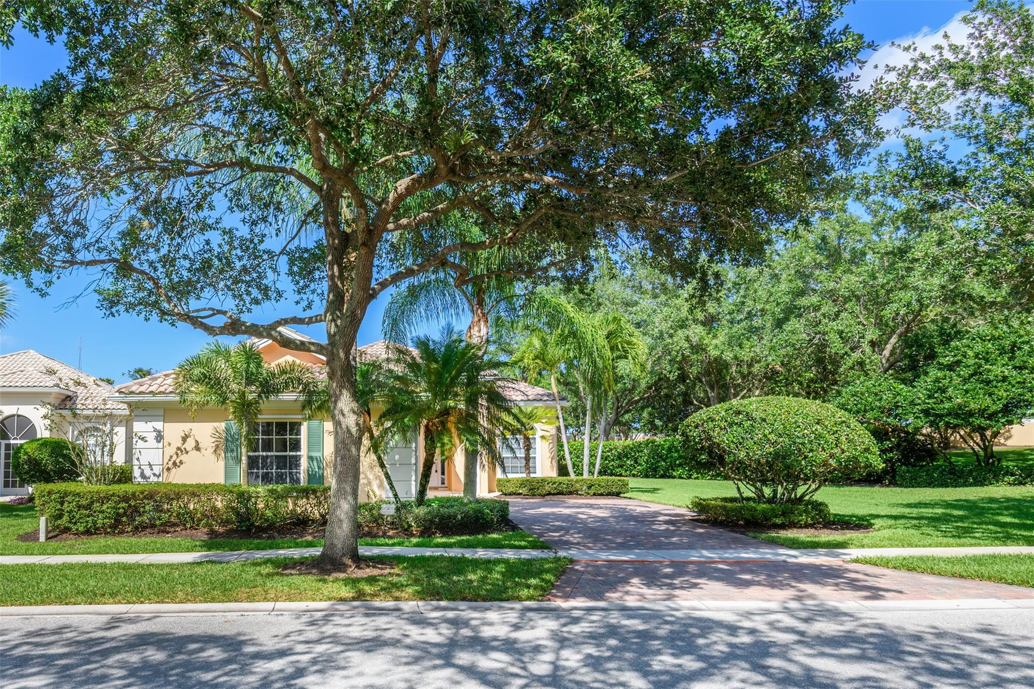 Foto de propiedad en 8019 Nevis Place, Wellington, FL 33414 Wellington con MLS# 