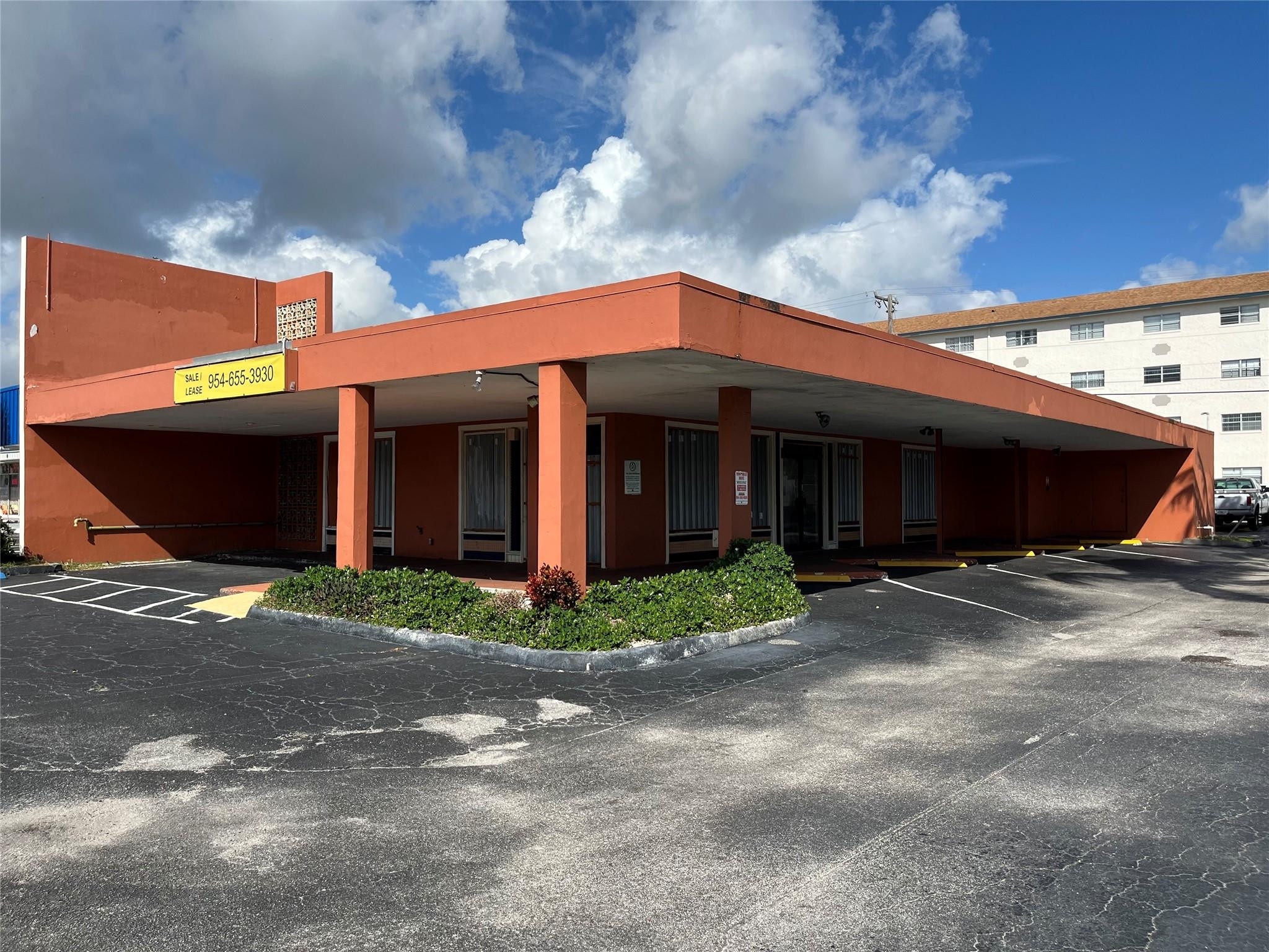En Venta 1361 E Commercial Boulevard, Oakland Park, FL 33334, Oakland Park, FL 33334
