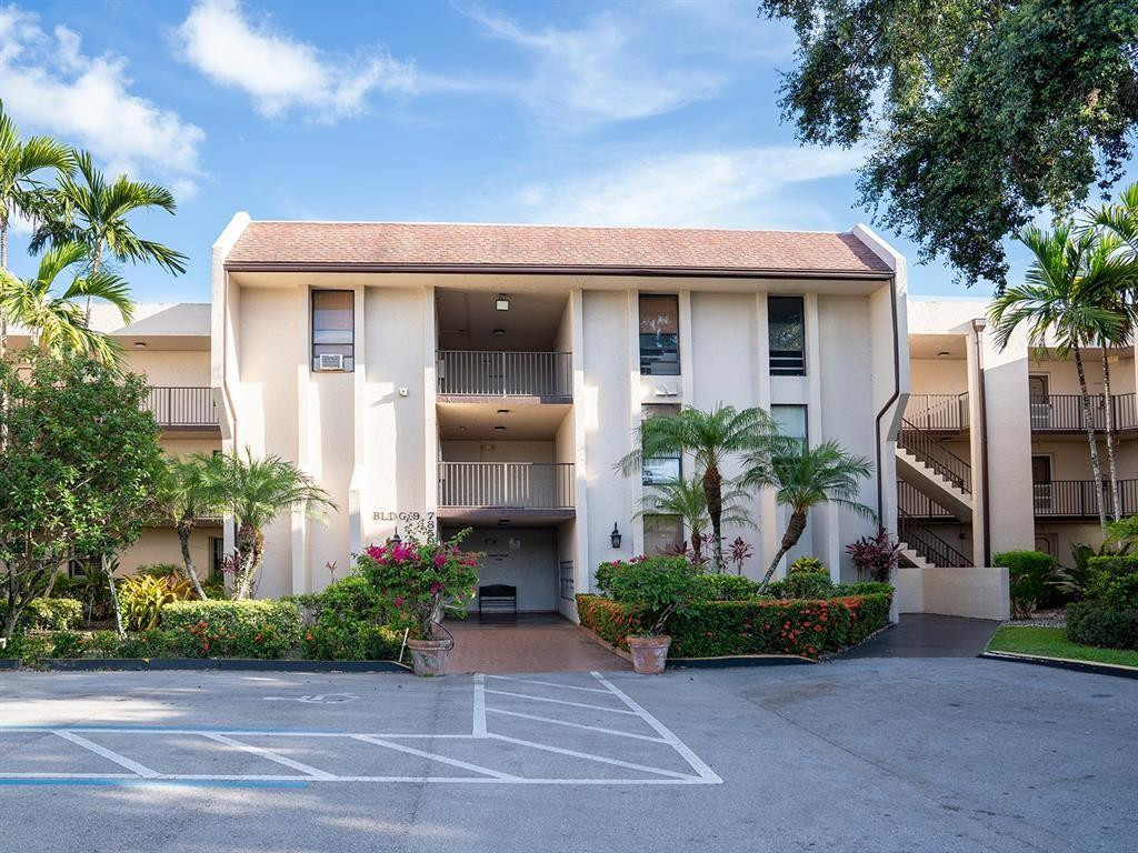 Foto de propiedad en 7850 W Mcnab Road 301, Tamarac, FL 33321 Tamarac con MLS# 