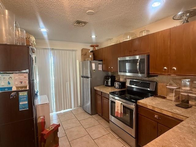 Foto de propiedad en 795 Crystal Lake Drive 795, Deerfield Beach, FL 33064 Deerfield Beach con MLS# 