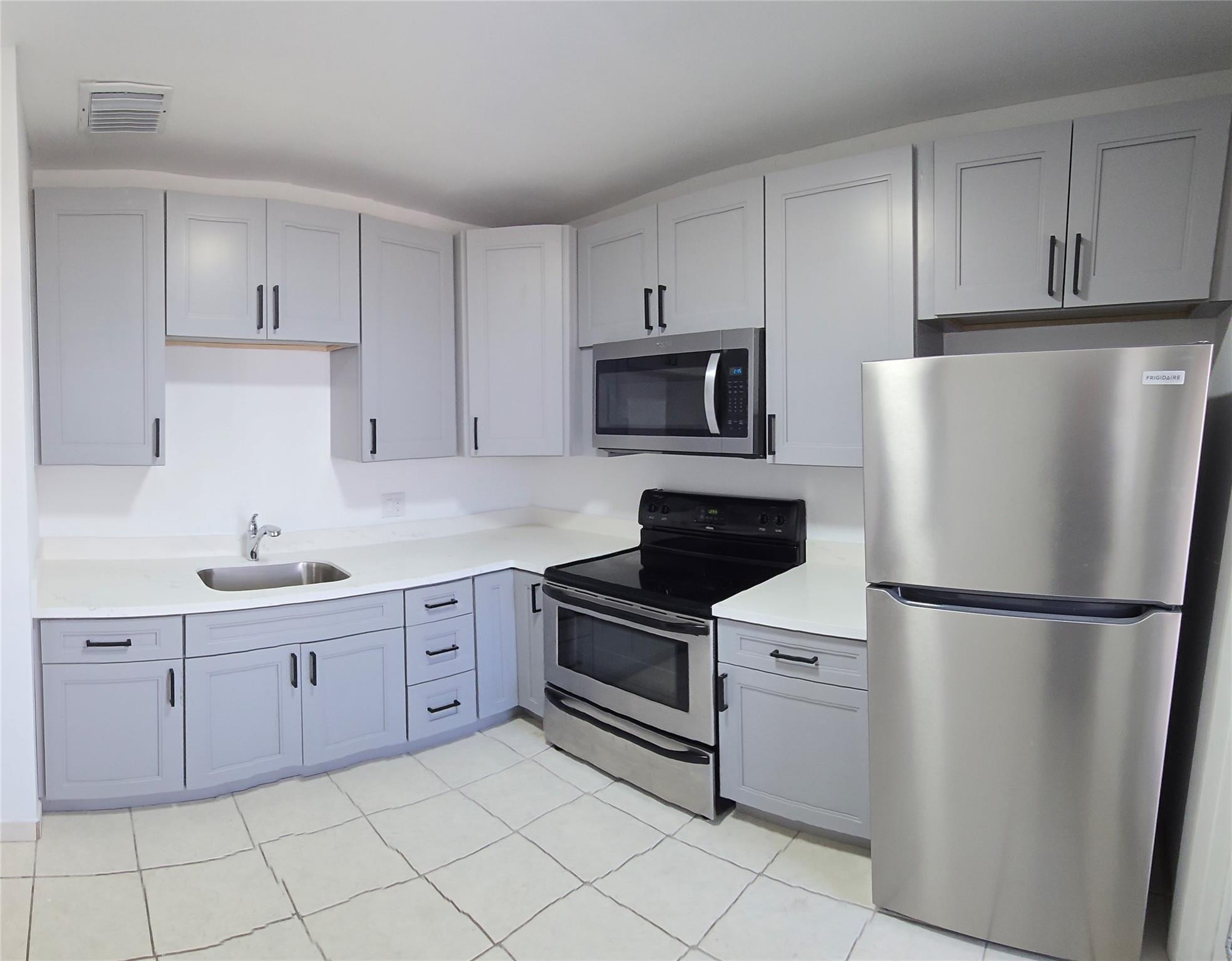 Vendido 4310 NW 12th Court 204, Lauderhill, FL 33313, Lauderhill, FL 33313