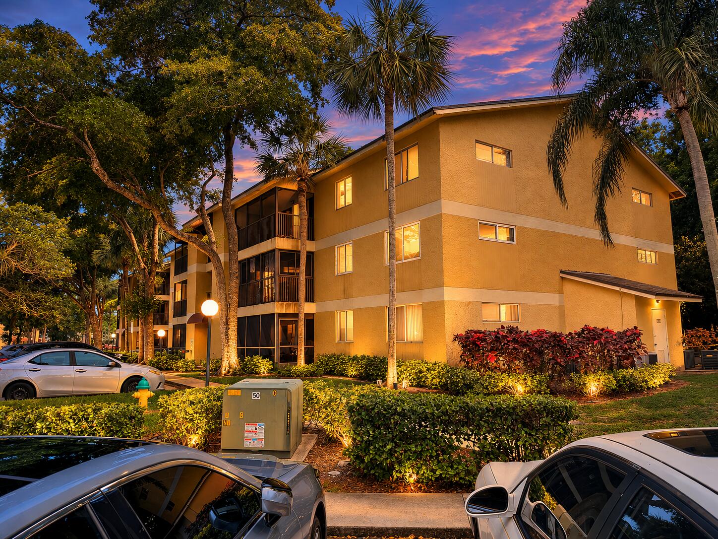 Foto de propiedad en 3083 N Oakland Forest Drive 308, Oakland Park, FL 33309 Oakland Park con MLS# 