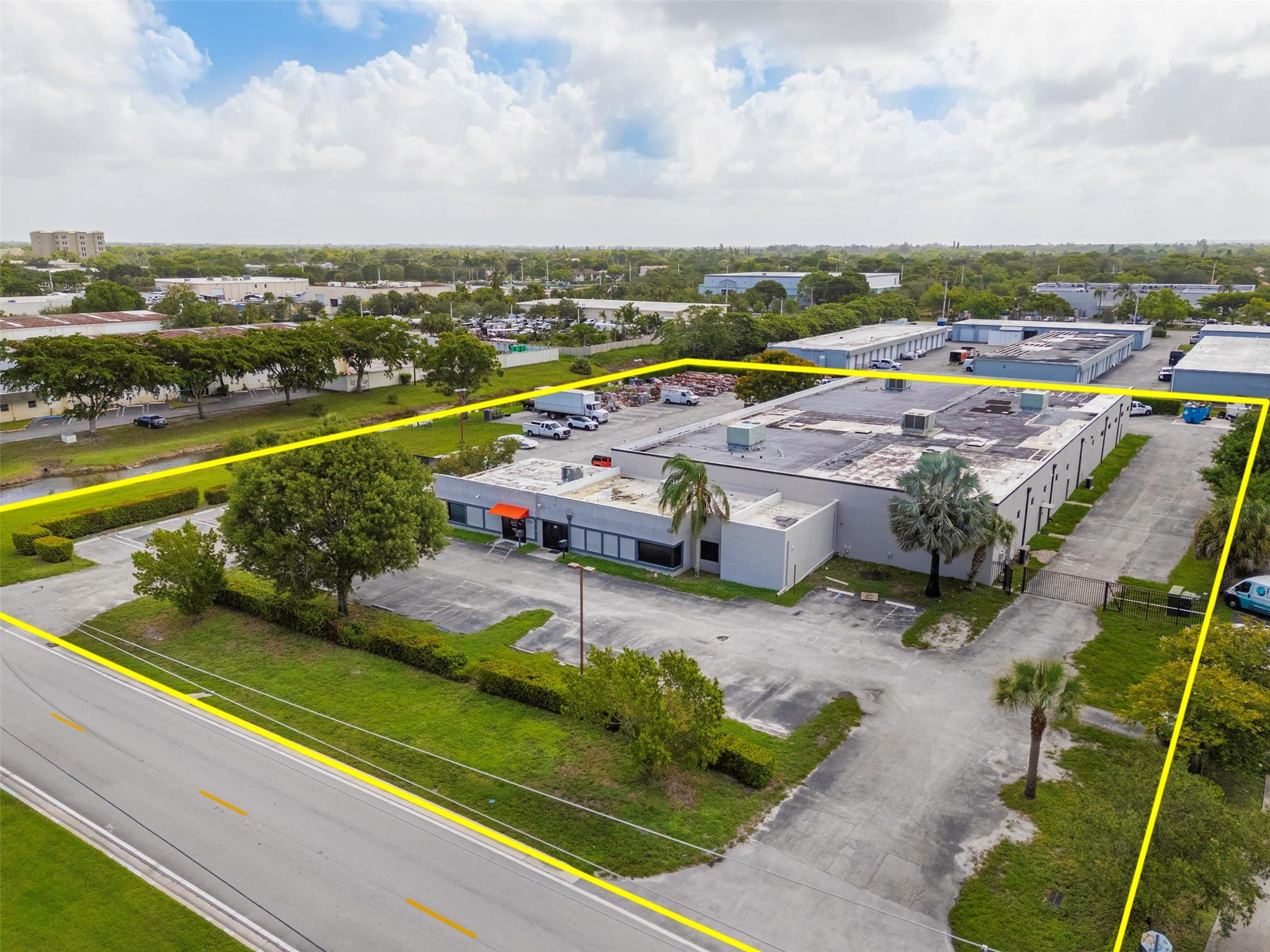 Foto de propiedad en 3651 NW 120th Avenue, Coral Springs, FL 33065 Coral Springs con MLS# 