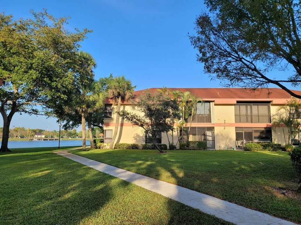 Foto de propiedad en 2744 S Carambola Circle 1919, Coconut Creek, FL 33066 Coconut Creek con MLS# 