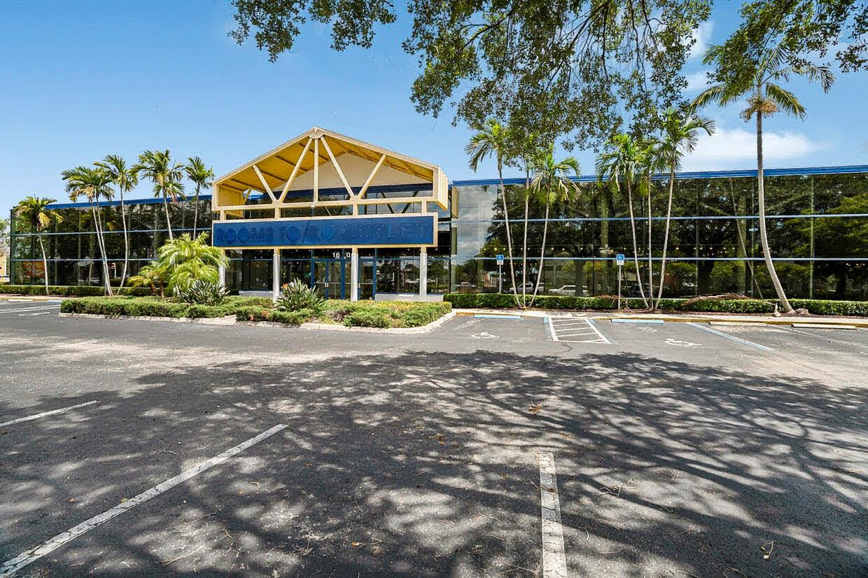 Foto de propiedad en 1605 W Oakland Park Boulevard, Oakland Park, FL 33311 Oakland Park con MLS# 