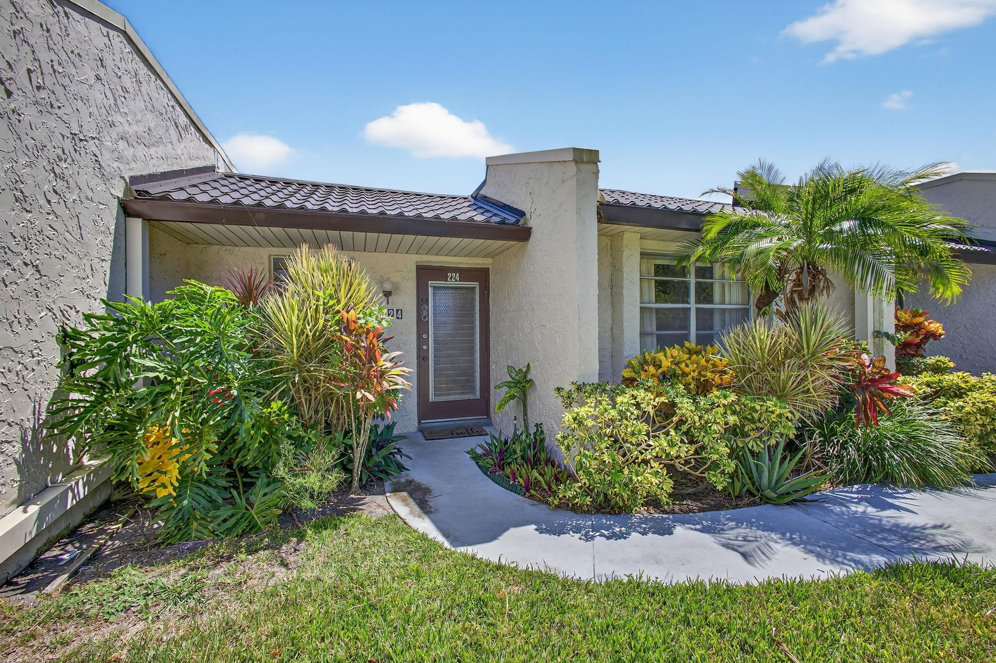 Foto de propiedad en 224 Lake Constance Drive #224, West Palm Beach, FL 33411 West Palm Beach con MLS# 