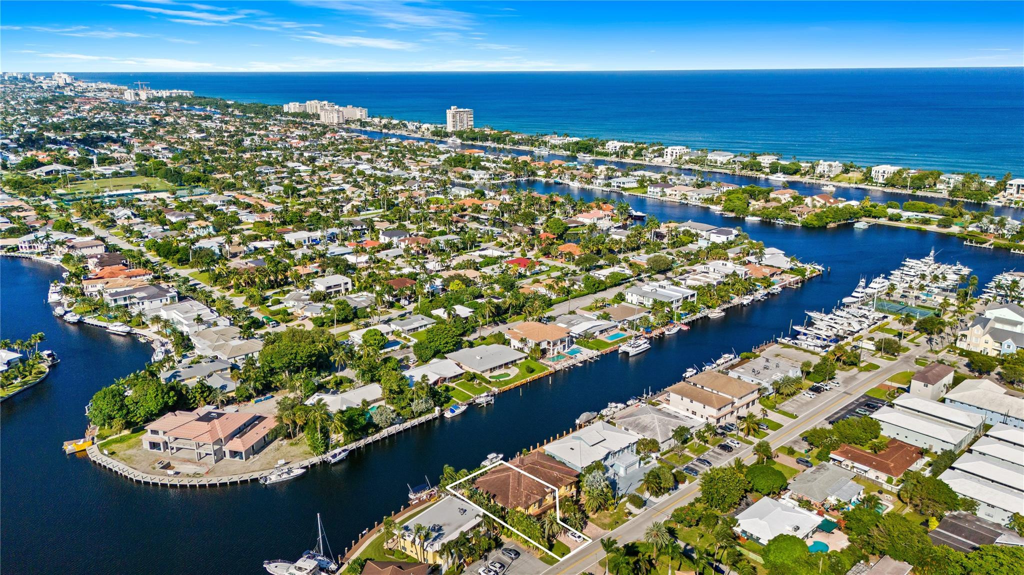 Foto de propiedad en 2637 NE 28th Court, Lighthouse Point, FL 33064 Lighthouse Point con MLS# 