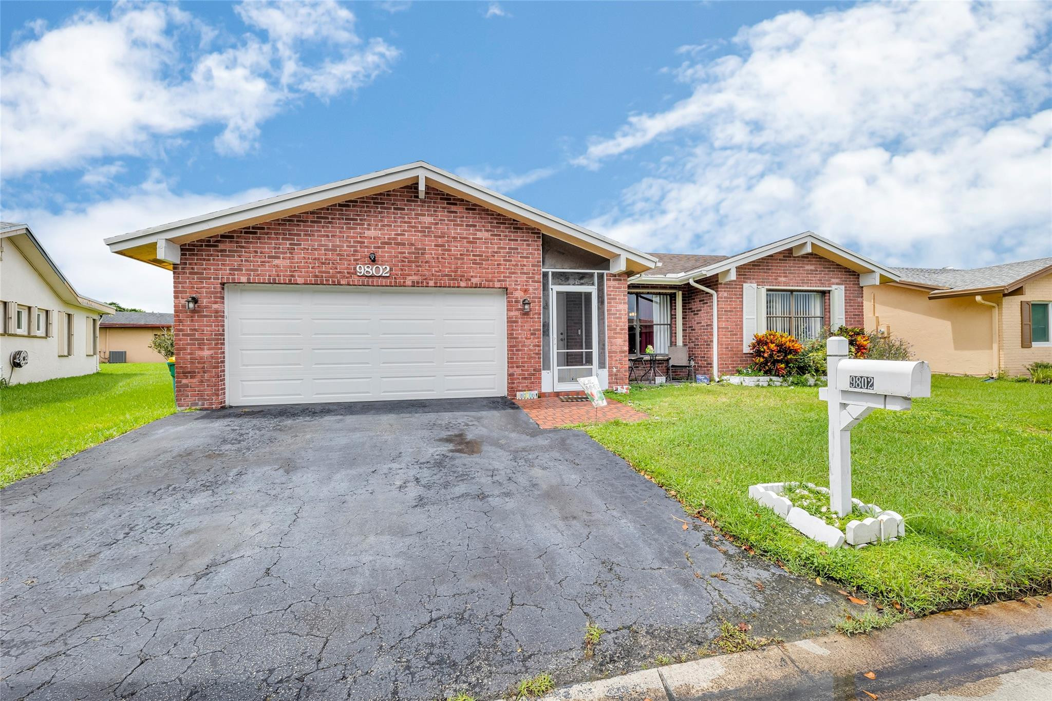 Foto de propiedad en 9802 NW 75th Court, Tamarac, FL 33321 Tamarac con MLS# 