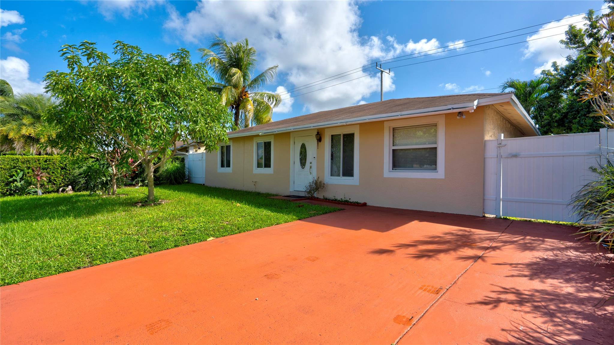 Foto de propiedad en 520 SW 81st Terrace, North Lauderdale, FL 33068 North Lauderdale con MLS# 
