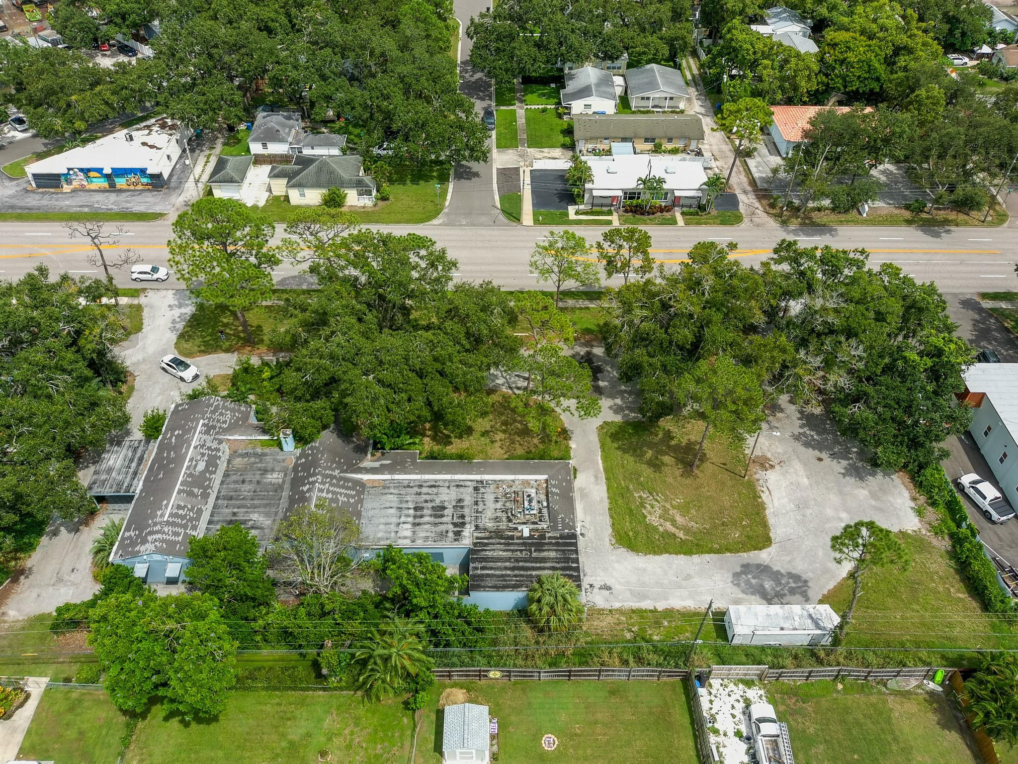 Foto de propiedad en 4100 N 16th Street, St. Petersburg, FL 33703 St. Petersburg con MLS# 