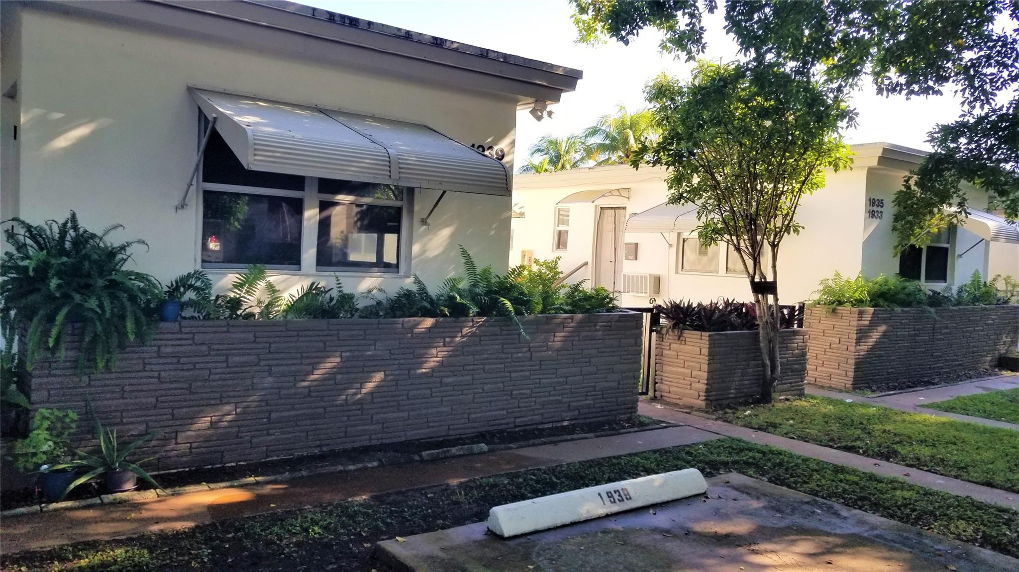 Foto de propiedad en 1933 Dewey Street, Hollywood, FL 33020 Hollywood con MLS# 