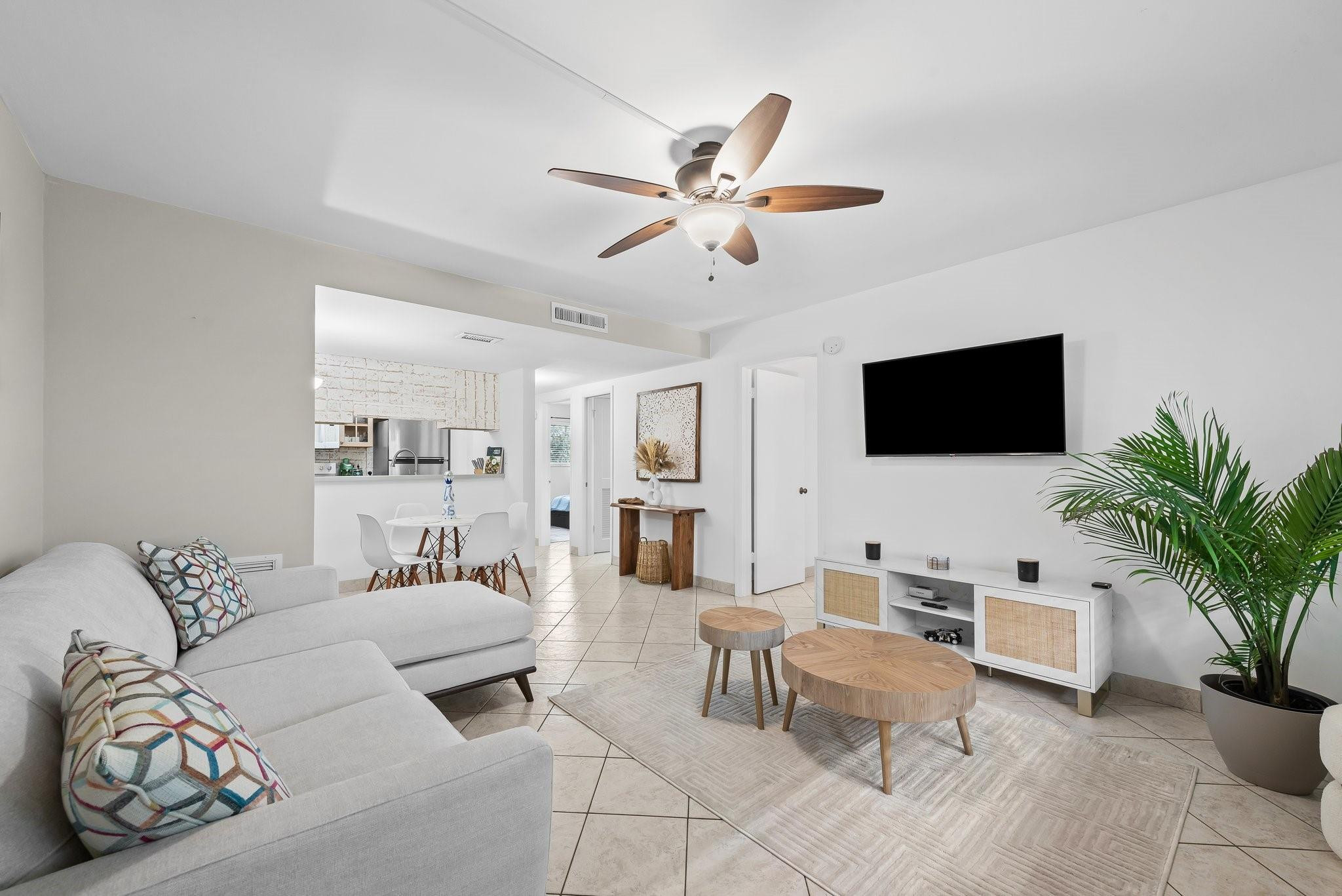 Foto de propiedad en 1000 SE 15th Street 103, Fort Lauderdale, FL 33316 Fort Lauderdale con MLS# 
