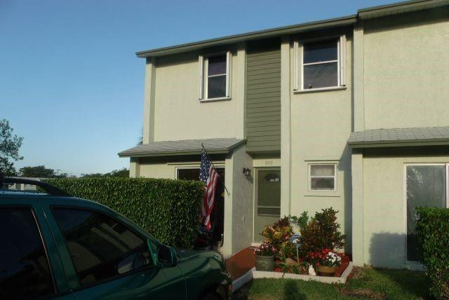 Foto de propiedad en 809 Crystal Lake Drive 809, Deerfield Beach, FL 33064 Deerfield Beach con MLS# 