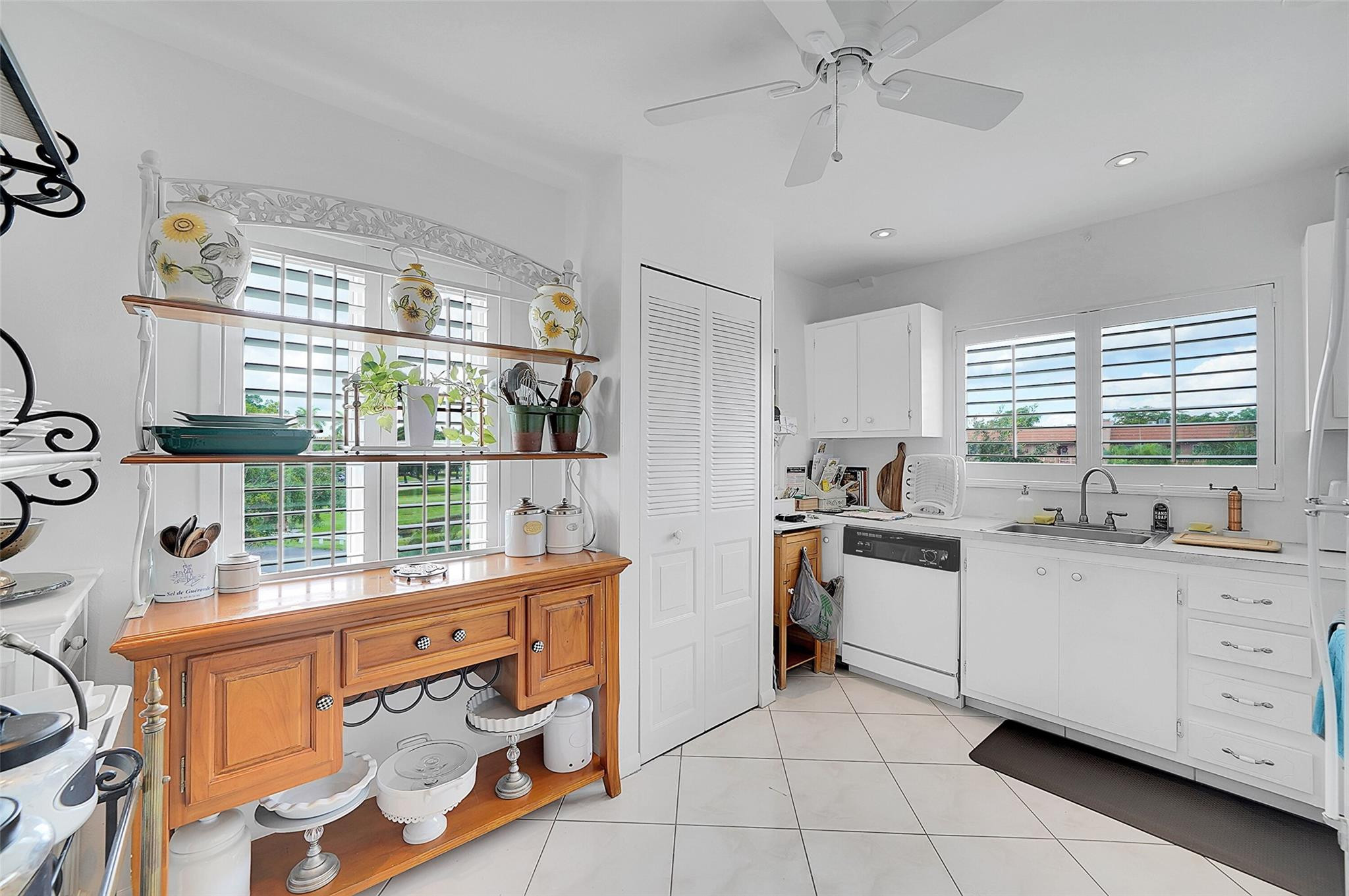 Foto de propiedad en 9481 Sunrise Lakes Boulevard 310, Sunrise, FL 33322 Sunrise con MLS# 