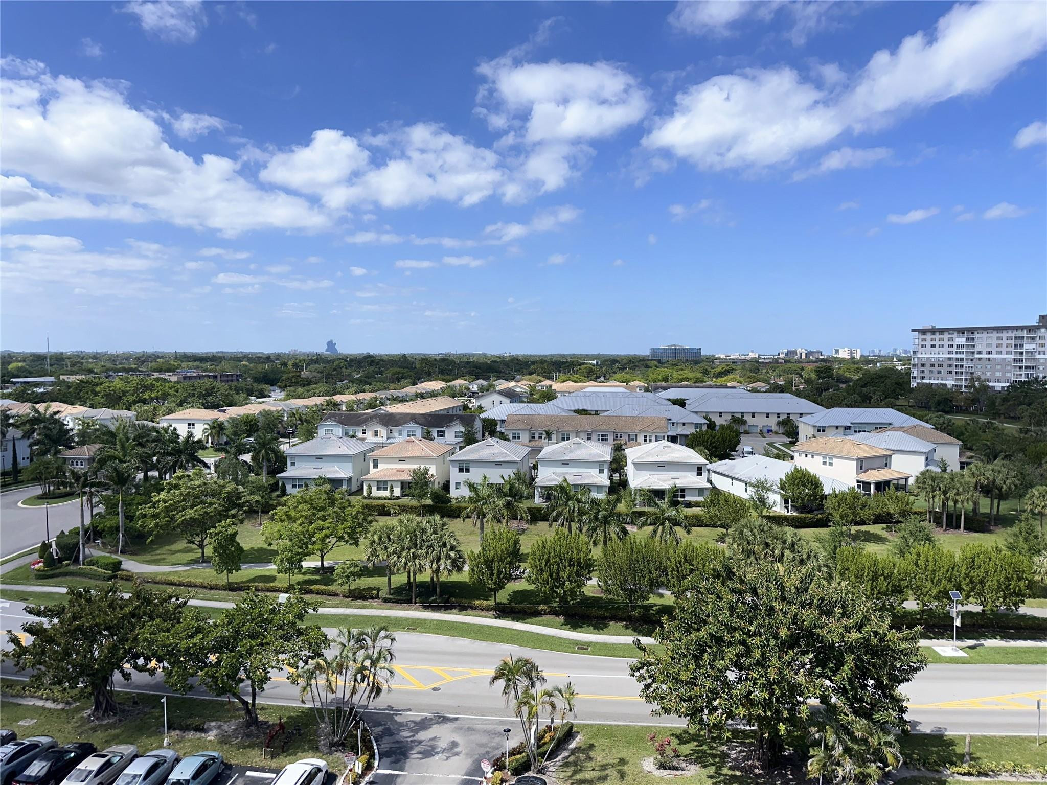 Foto de propiedad en 4330 Hillcrest Drive 904, Hollywood, FL 33021 Hollywood con MLS# 