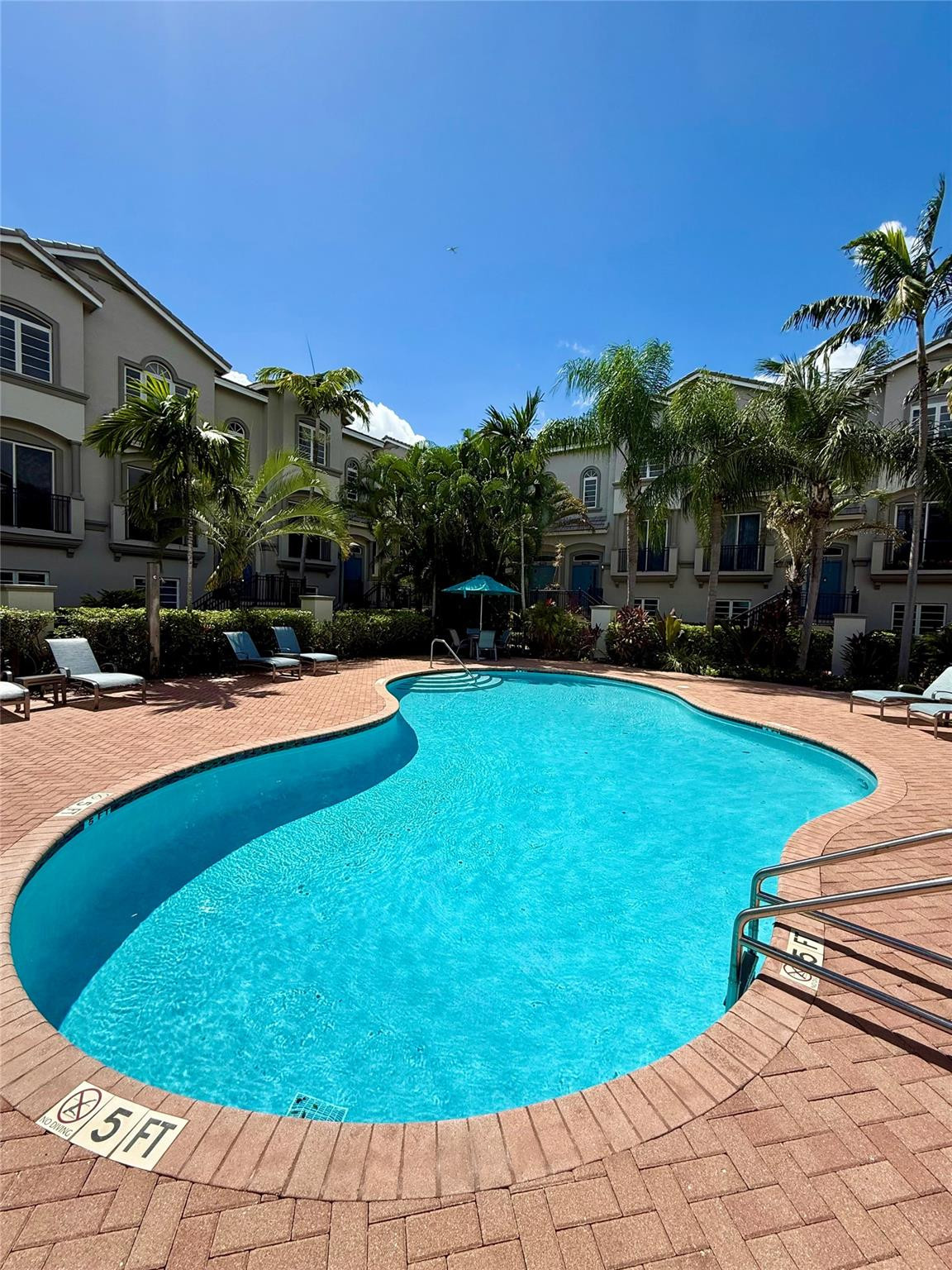 Foto de propiedad en 1951 Coral Heights Boulevard 402, Oakland Park, FL 33308 Oakland Park con MLS# 